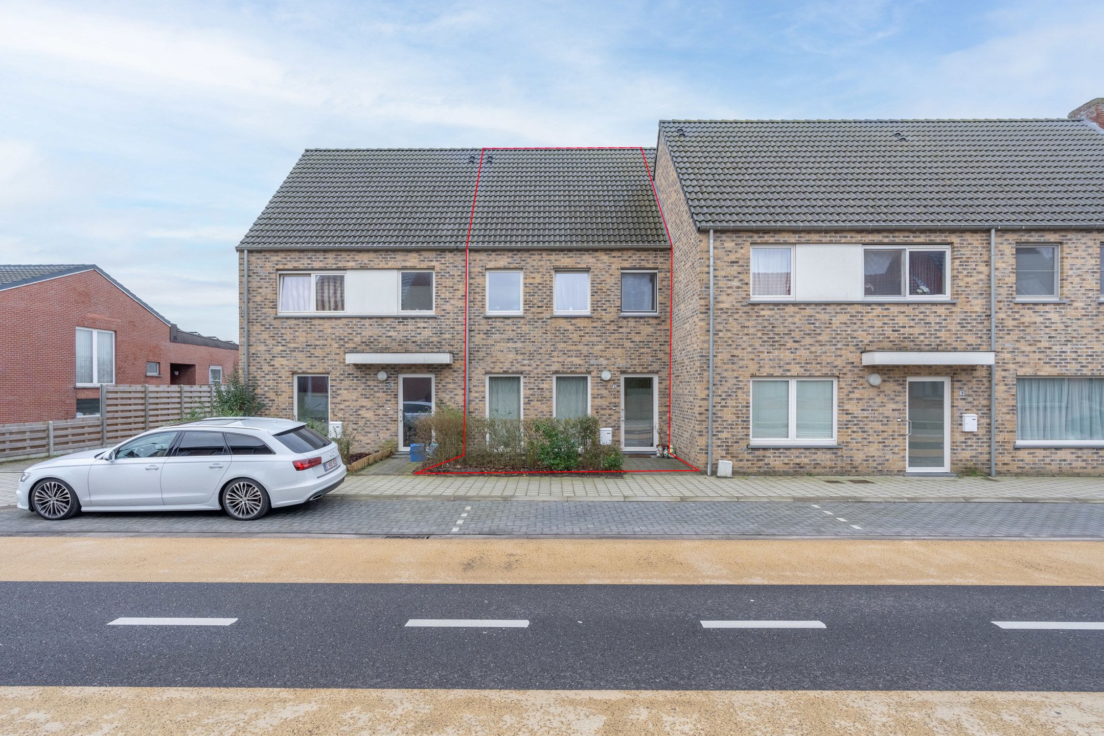 Recente (verhuurde) opbrengsteigendom nabij centrum Beerse foto {{pictureIndex}}