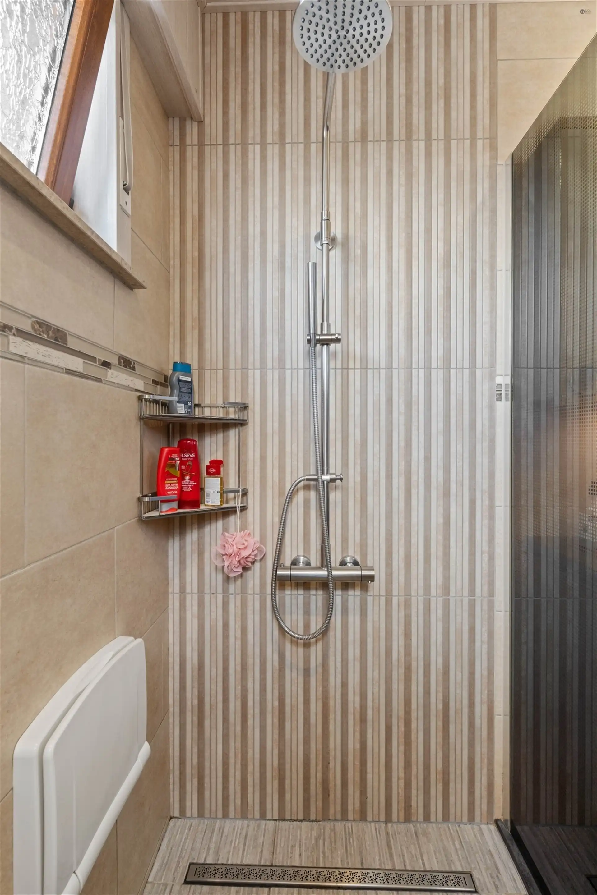 Stijlvol gerenoveerde bungalow te Stekene foto 17