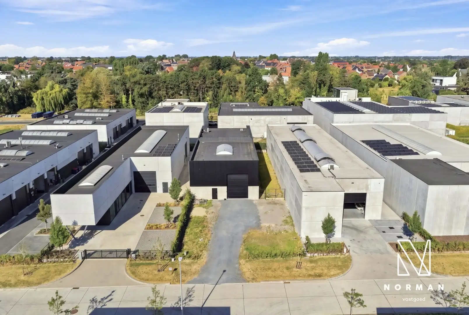 Bedrijfswoning op 1186 m² met luxueuze woonst. foto 40