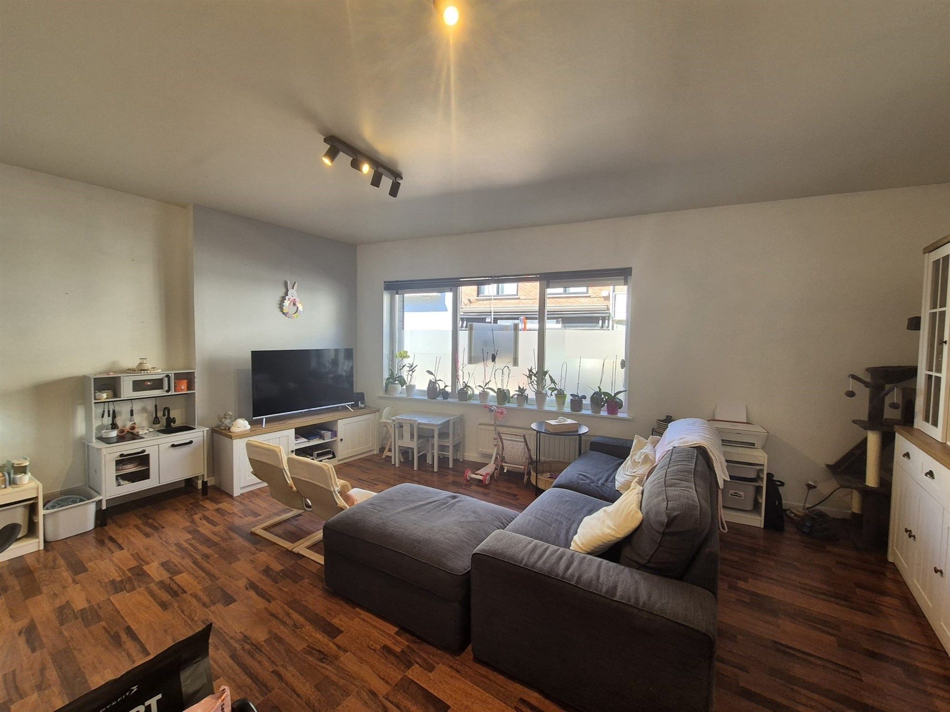 Centraal gelegen instapklaar 2 slaapkamer appartement foto 4