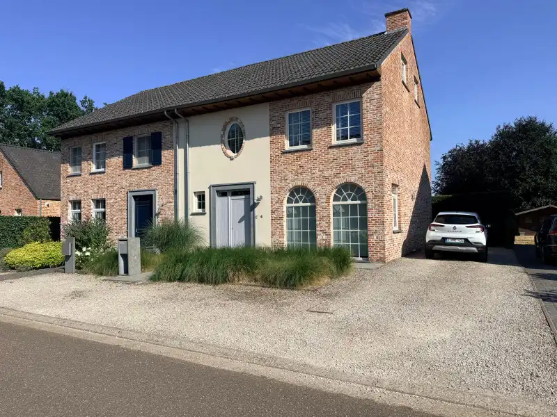 Prachtig afgewerkte 3 slpk-woning in een rustige woonwijk foto 2