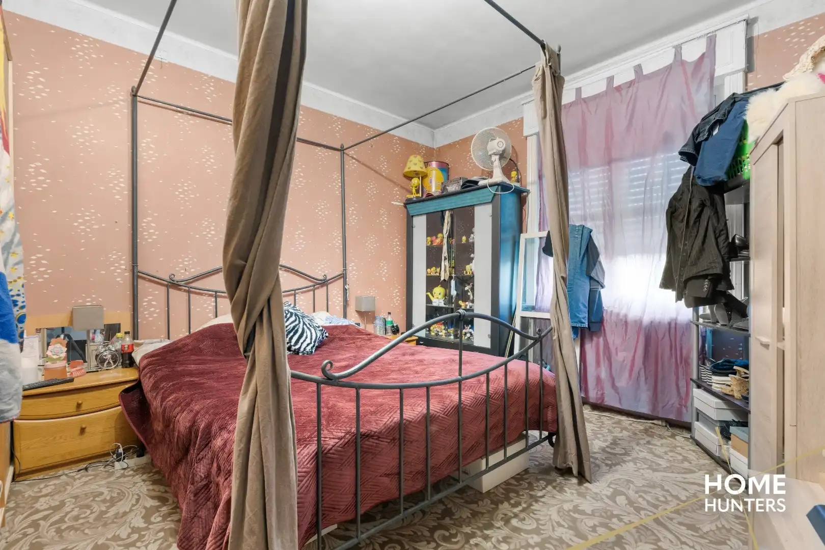 Te renoveren halfopen woning met 3 slaapkamers op 553 m² foto 9