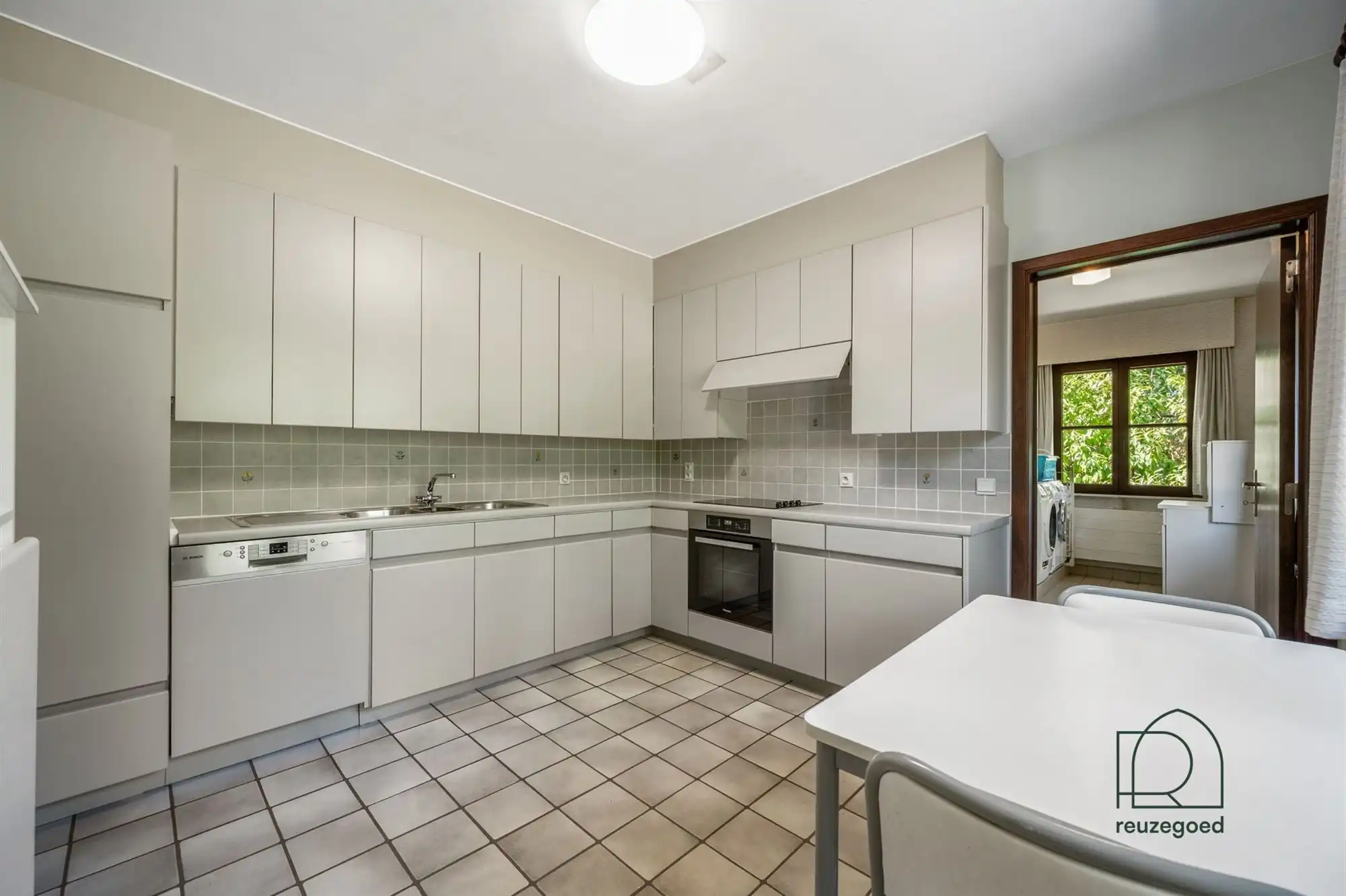 Woning met 4 slaapkamers in een groene villawijk in Bonheiden foto 8