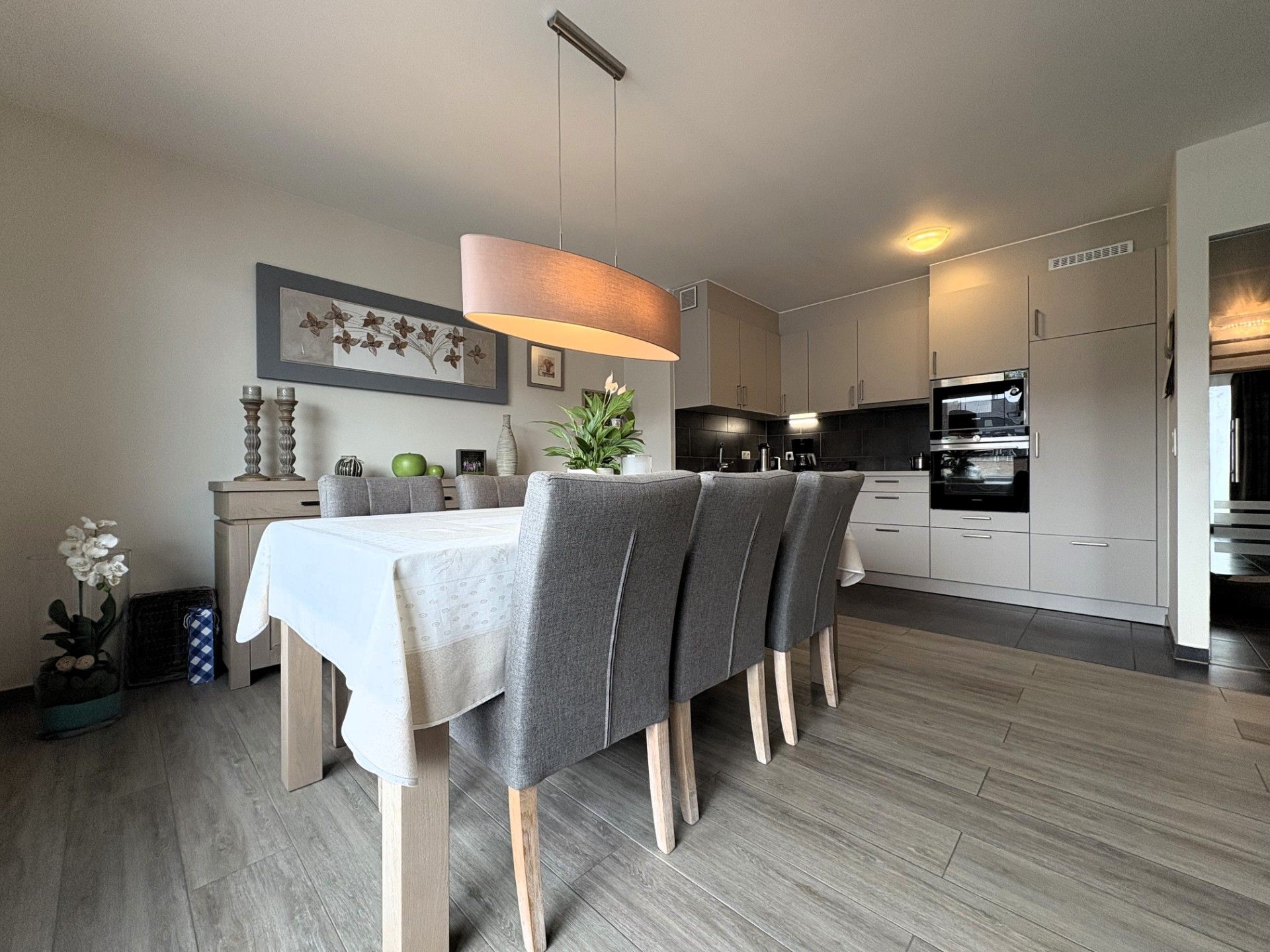 Perfect onderhouden appartement pal in centrum Waregem foto 5