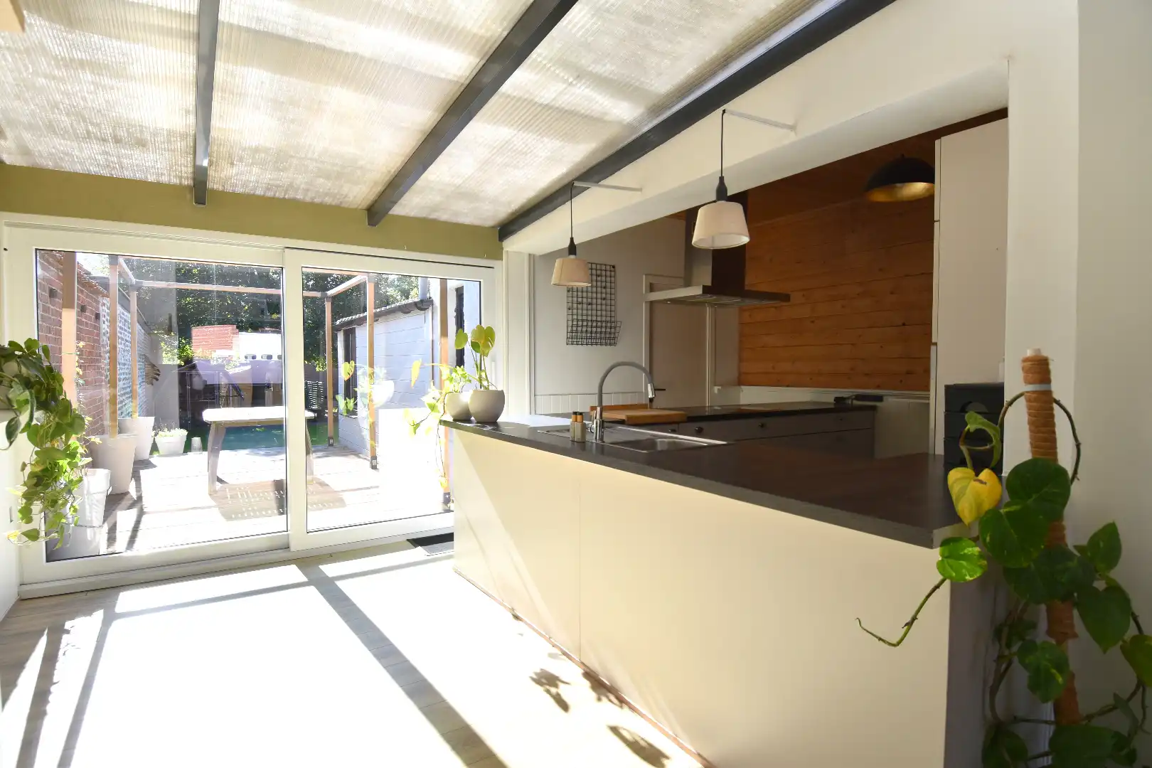 Ruime halfopen bebouwing met 4 slaapkamers, tuin, uitweg en garage te Rollegem foto 9