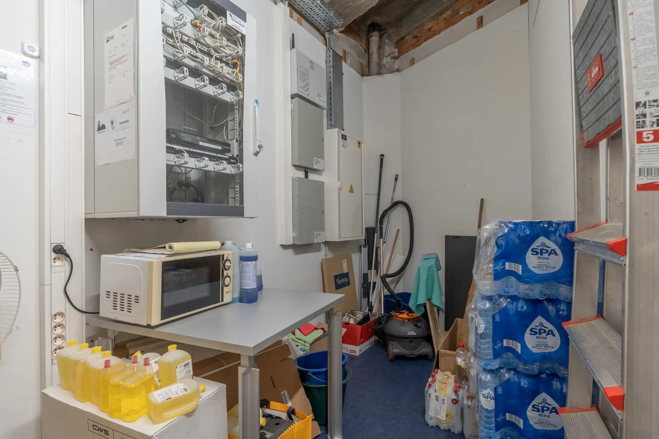 Centraal gelegen kantoorruimte op ideale locatie te Mol. foto 16