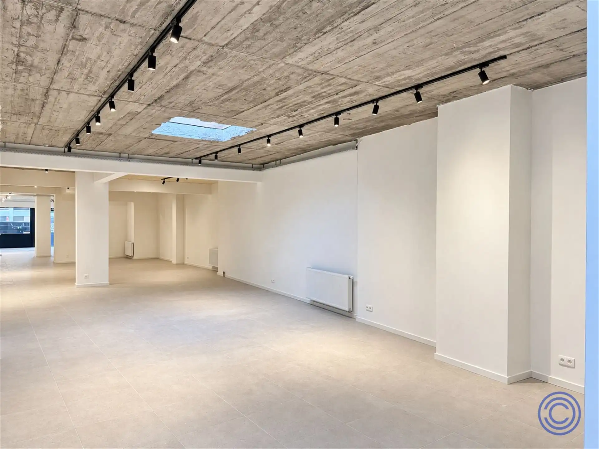 Ruim gerenoveerd handelspand van ca. 180 m² op toplocatie aan de Mechelsesteenweg! foto 5