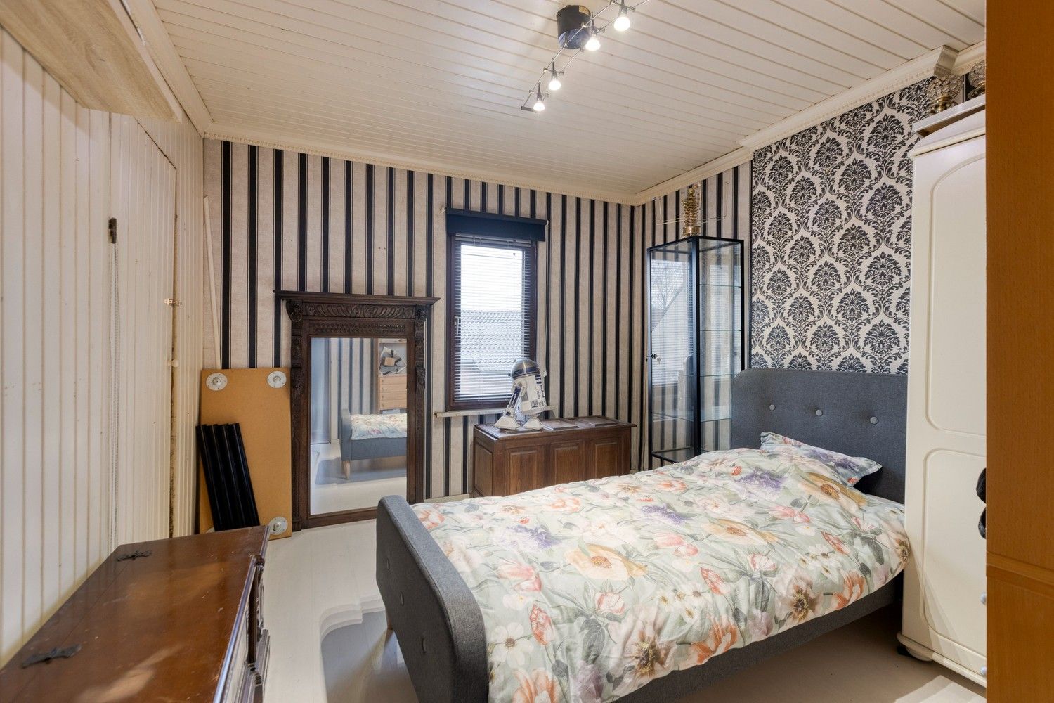 Karakteristieke, te renoveren woning met gezellige tuin en veel potentieel op een top-locatie te Lanaken foto 12