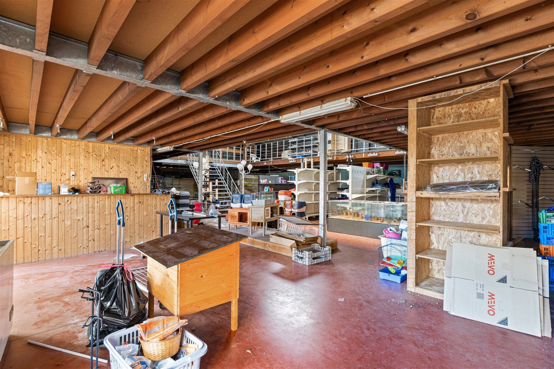 Grote grond met 2 woningen en magazijn van 700m² foto 8