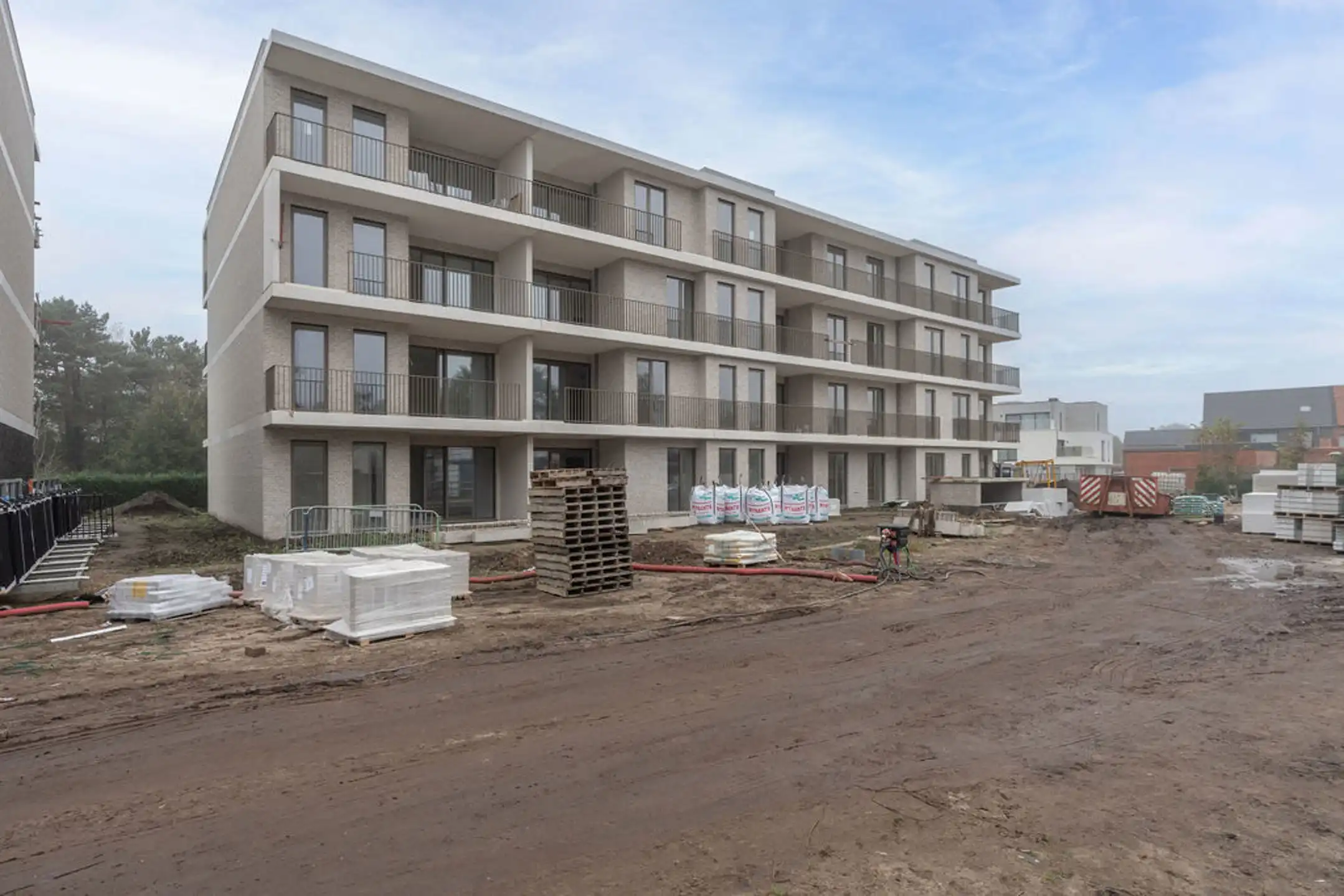 Knap energiezuinig appartement met tof terras foto 35