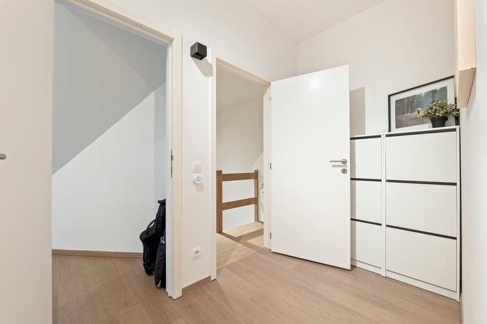 RUIM EN INSTAPKLAAR APPARTEMENT MET 3 SLKS EN EEN PARKEERPLAATS IN GENK foto 19
