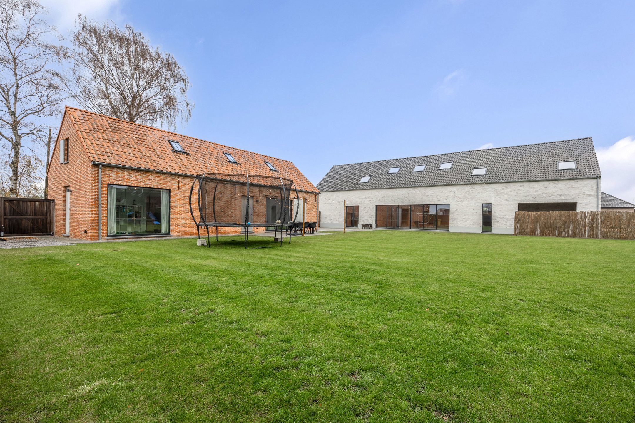 Langgevelhoeve met bijgebouw op rustige landelijke locatie foto 14