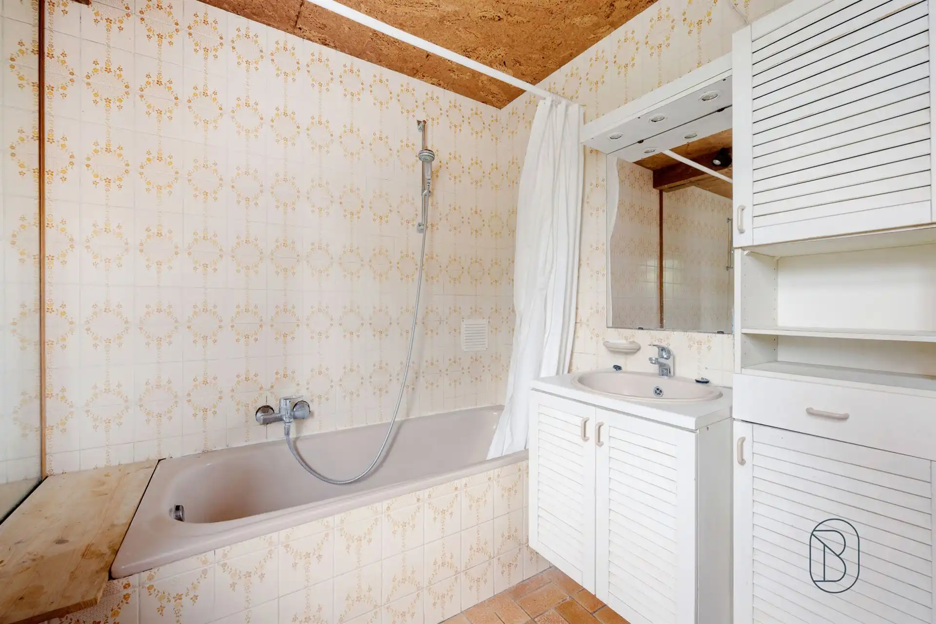 Charmante te renoveren hoeve met hangar op 36 are! foto 12