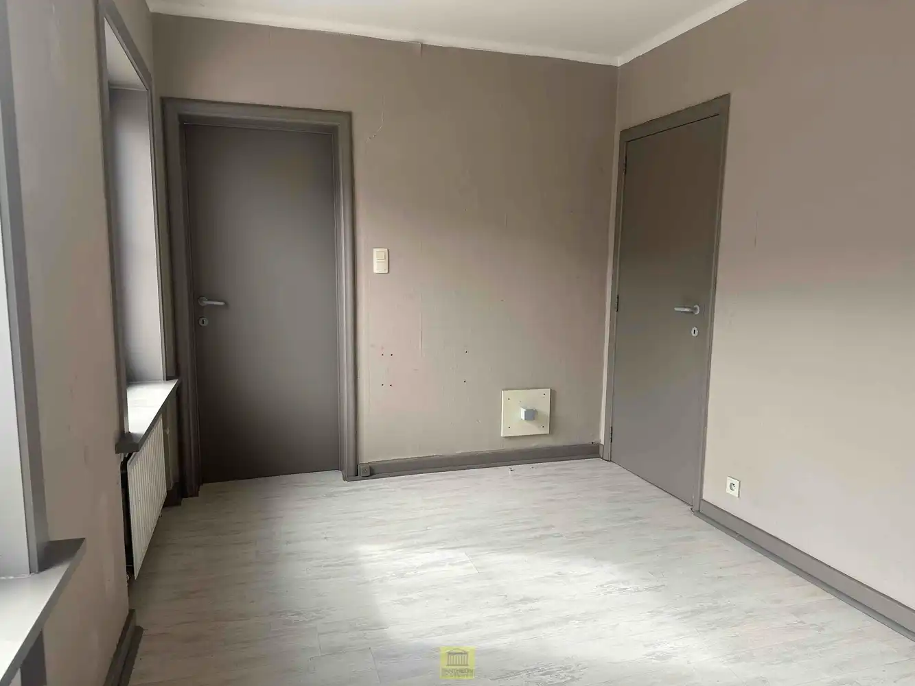 Commerciële ruimte met ruim appartement foto 15