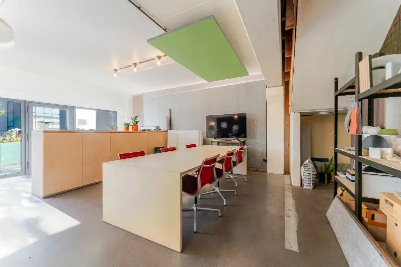 Instapklaar bedrijfsgebouw op strategische ligging te huur in Roeselare foto 7