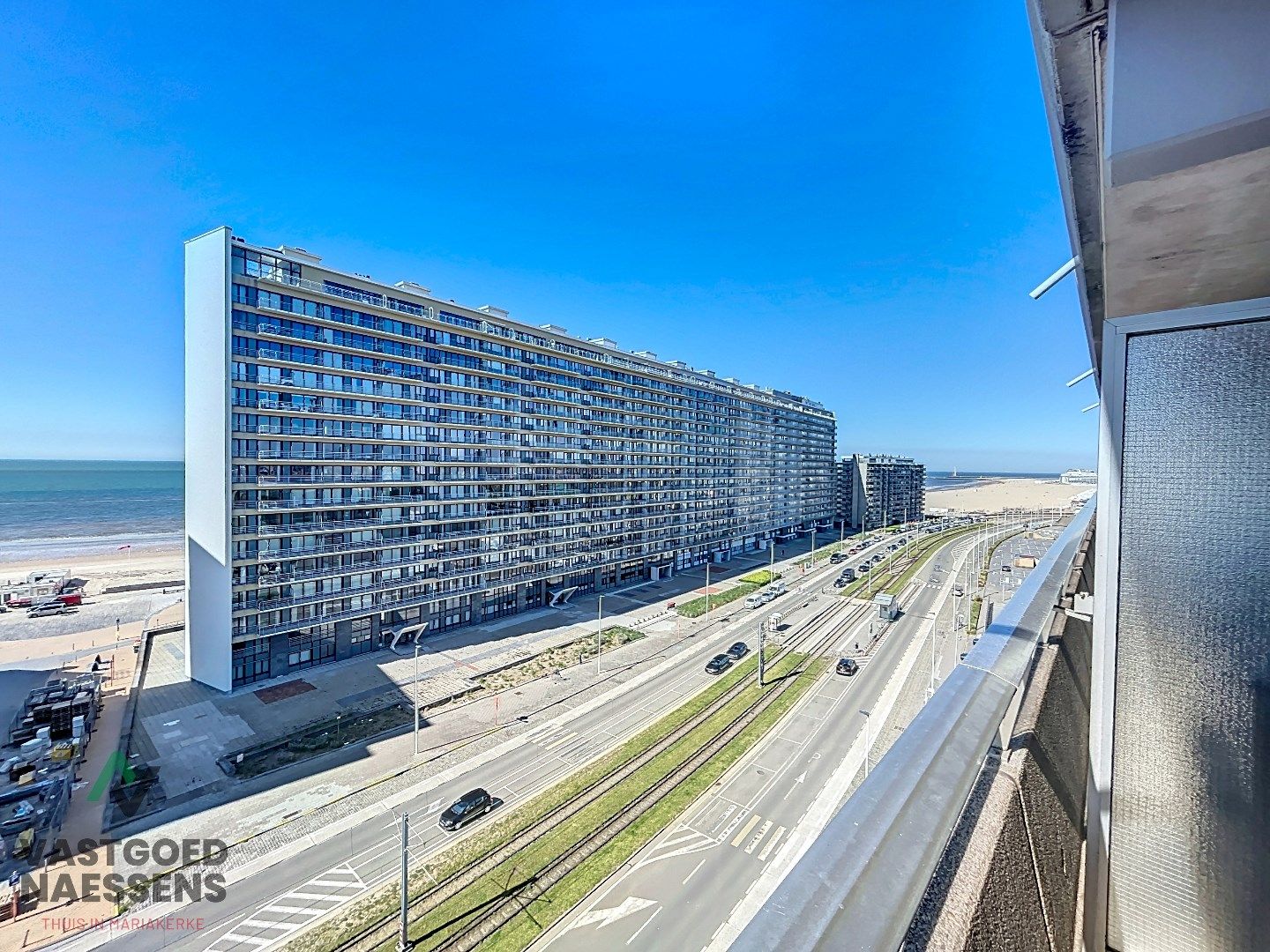 Gemeubelde studio met zicht op zee  foto 16