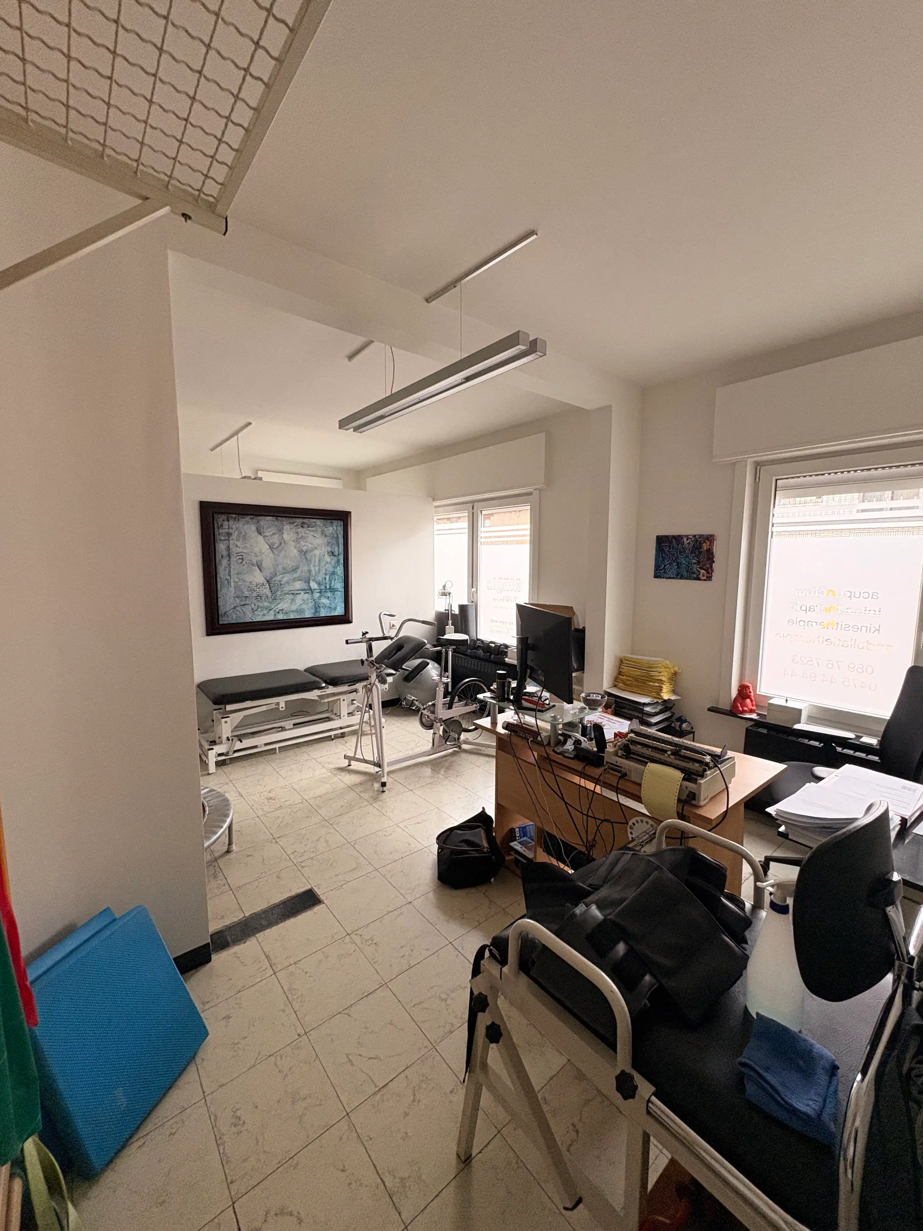 Gelijkvloerse praktijkruimte met potentieel tot éénslaapkamerappartement en privé autostaanplaats foto 17