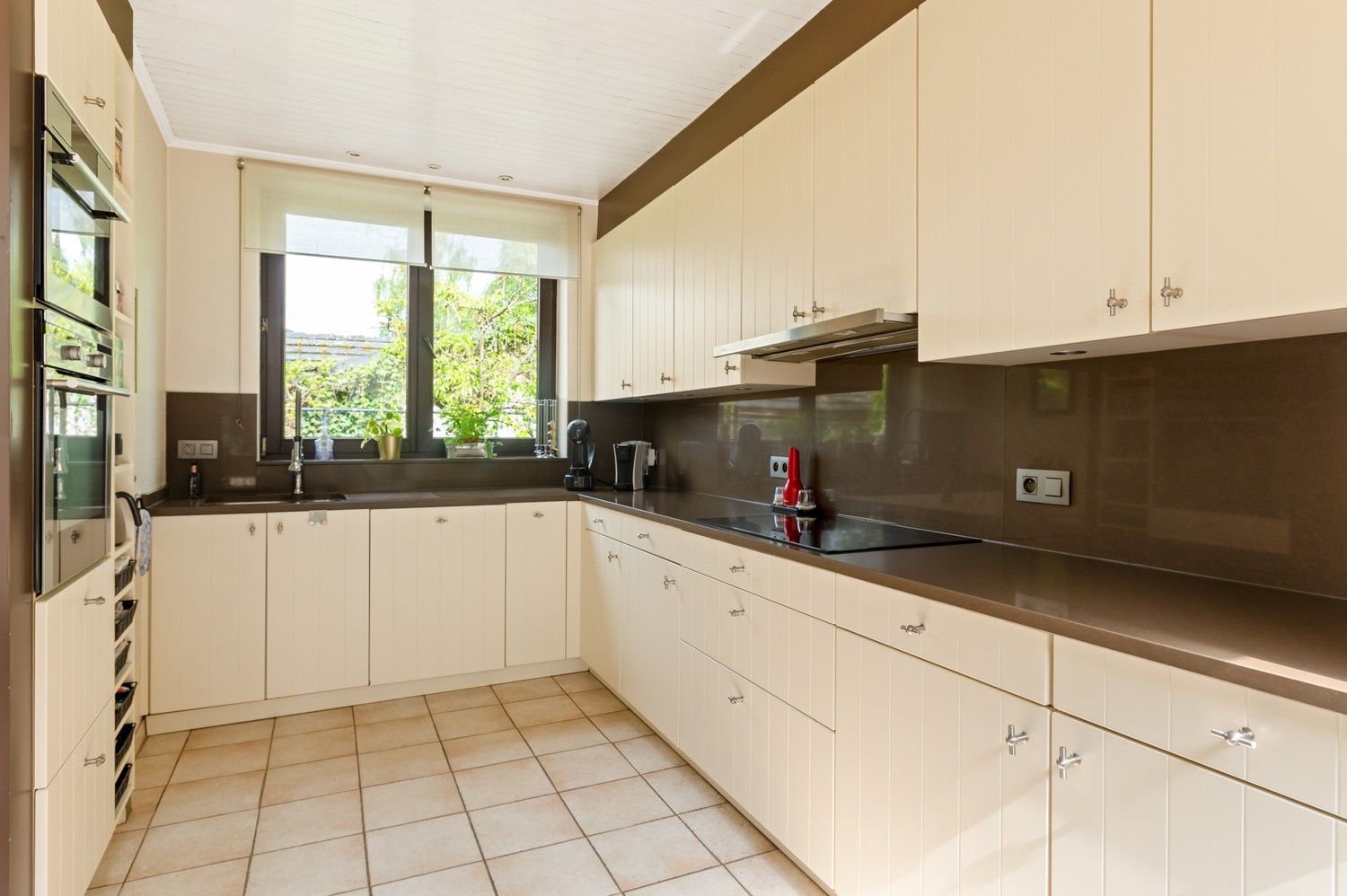 Charmante laagbouw met 4 slaapkamers en grote tuin in Schoten! foto 9
