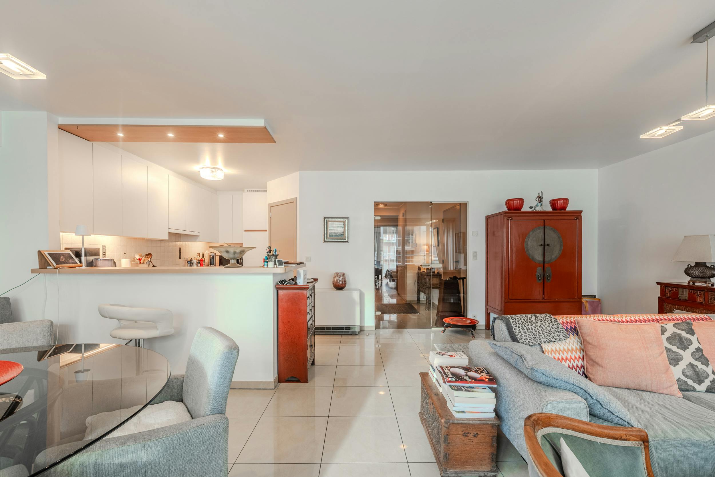 Appartement te koop met zijdelings zeezicht te Oostende foto 3