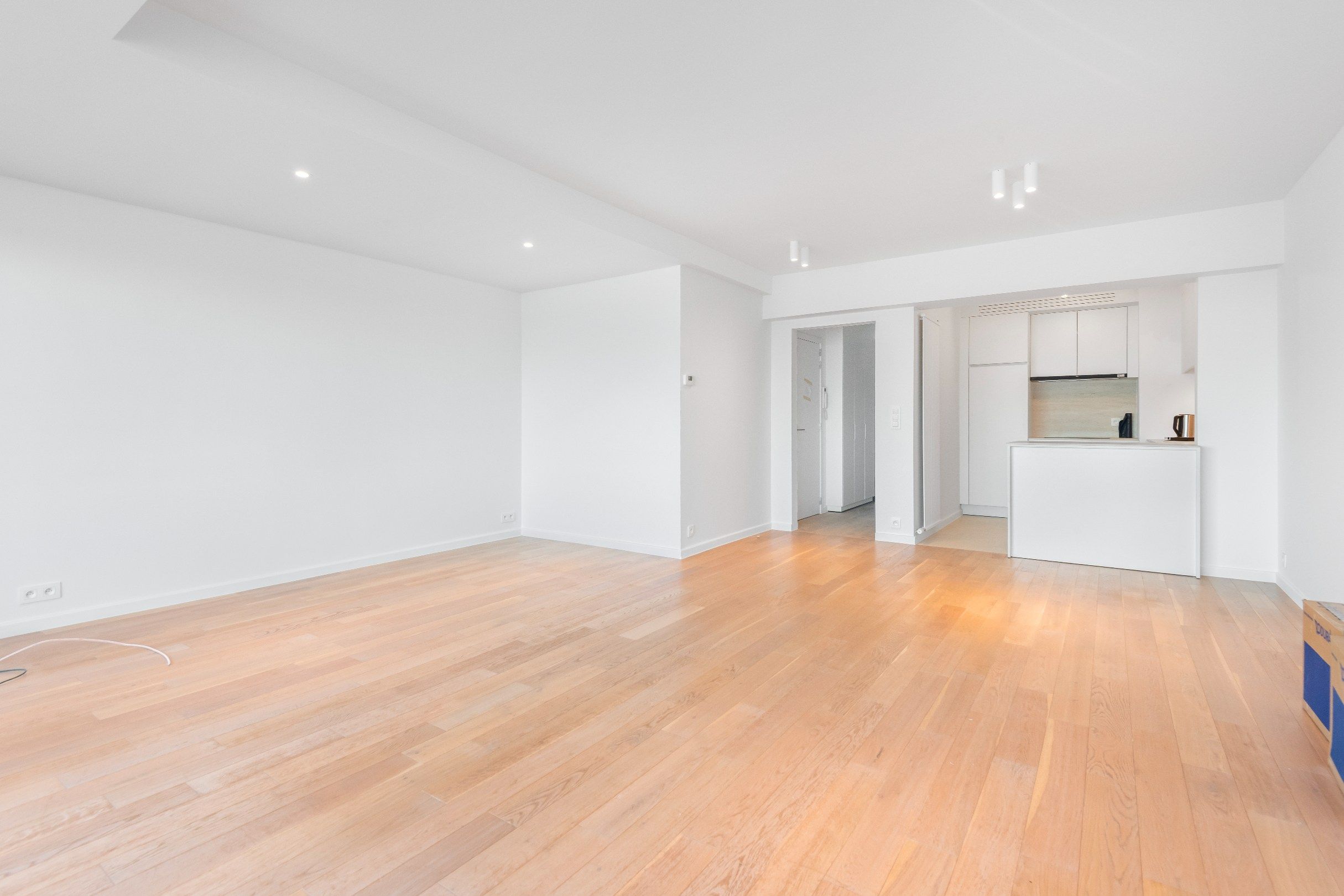 Ongemeubeld appartement op de Zeedijk ter hoogte van het Lichttorenplein foto 5