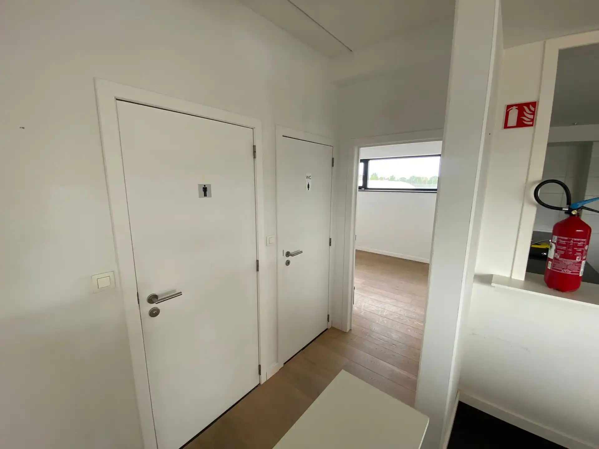 Kantoorruimte 158 m² op bedrijventerrein in Kruibeke foto 6