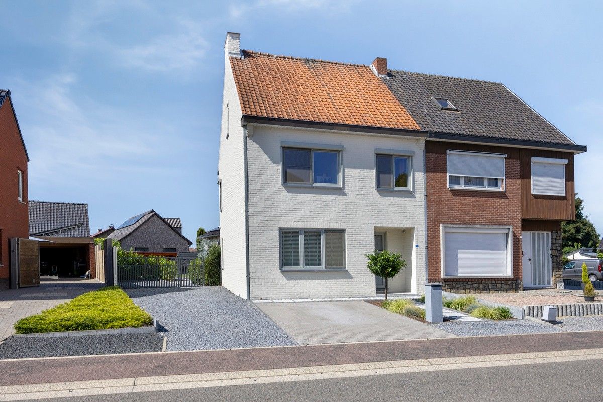 Instapklare, smaakvol gerenoveerde woning op een steenworp van het centrum van Lanaken. foto {{pictureIndex}}