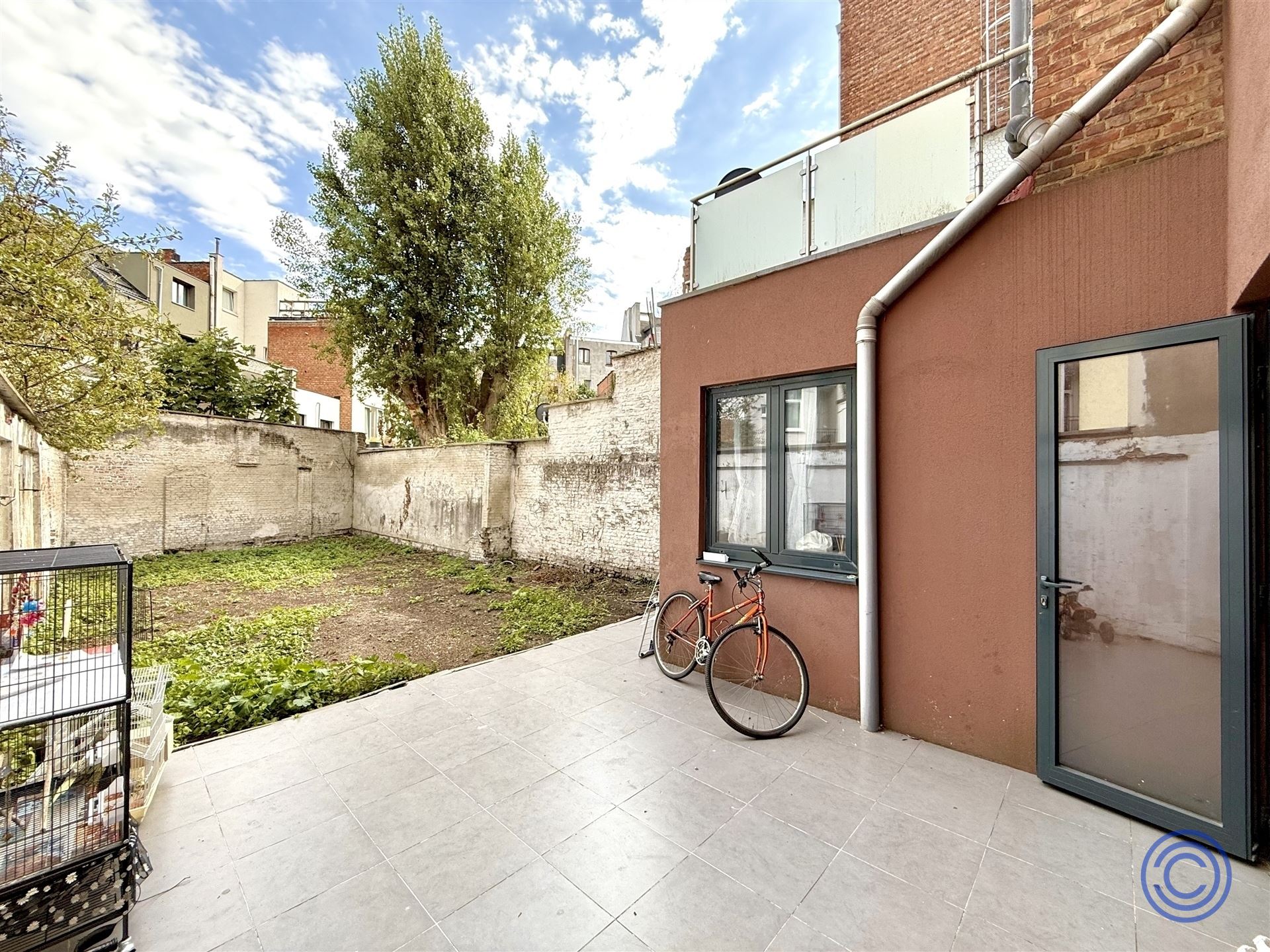 Gelijkvloers 2-Slaapkamerappartement met terras en tuin in groene doodlopende Straat foto 9
