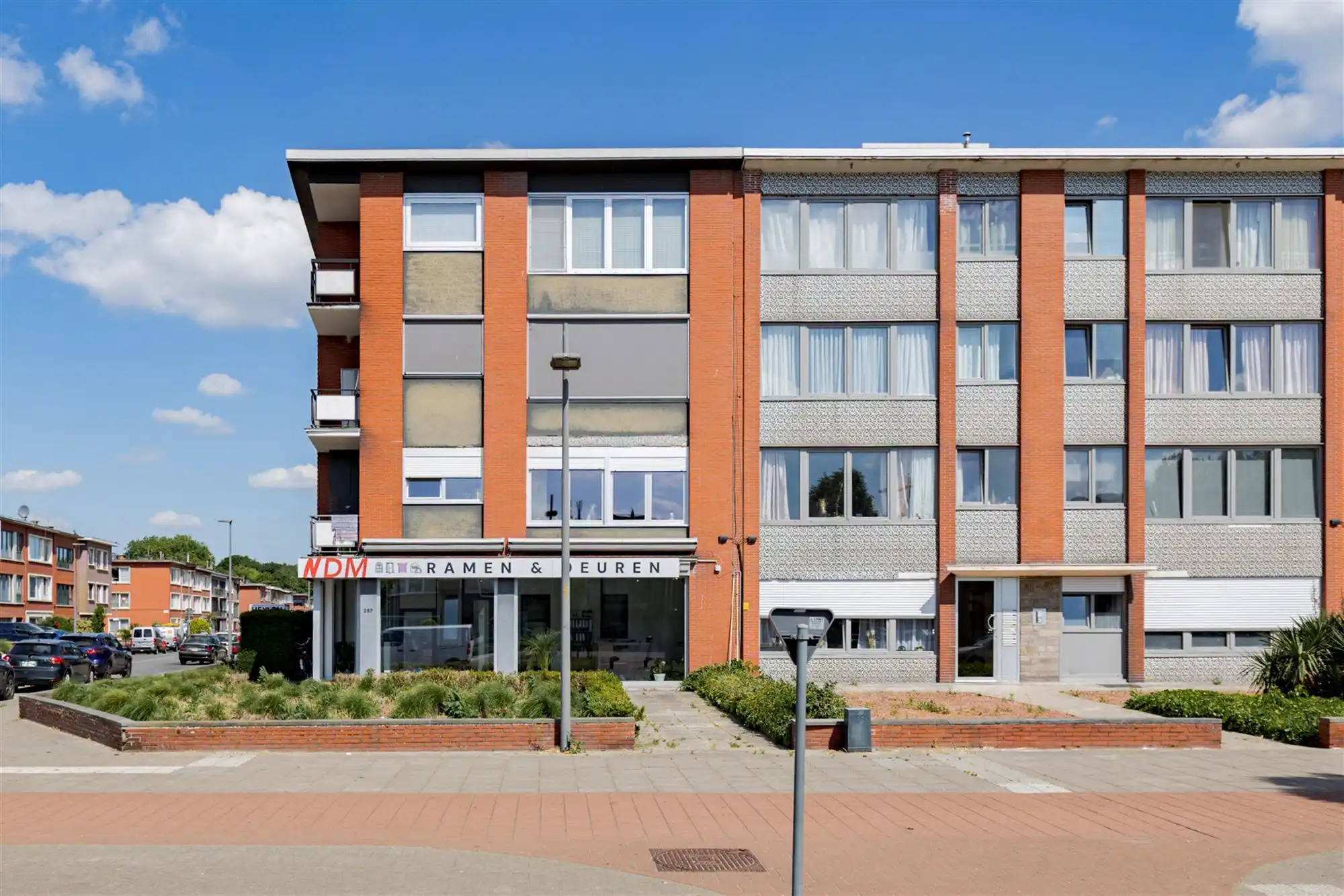 Instapklaar appartement met 2 slaapkamers in een rustige woonwijk te Deurne foto 3