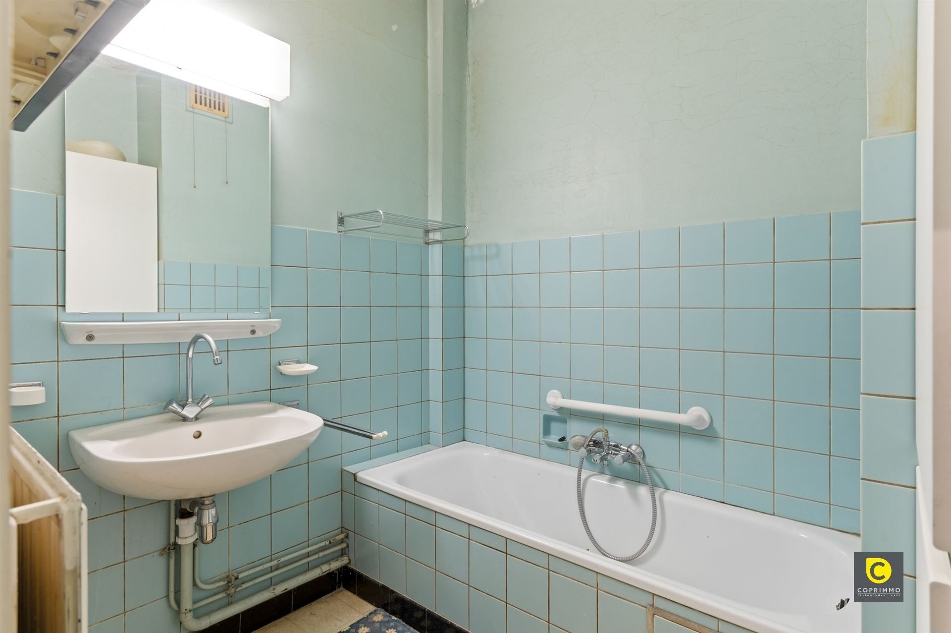 Te renoveren appartement op toplocatie! foto 9