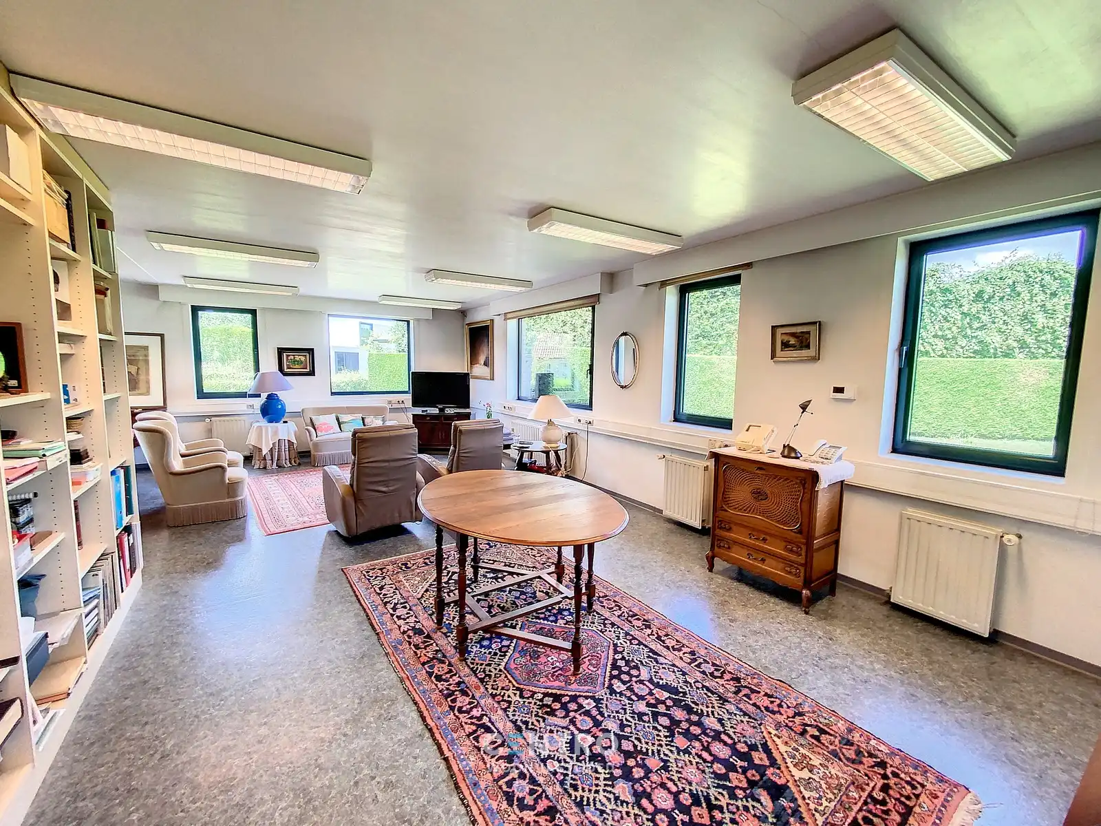 Vrijstaande VILLA (430m²) op een hoekperceel van ± 1.200 m² op invalsweg Roeselare (vlakbij de ring R32). Ook ideaal als KANGOEROEWONING. foto 10