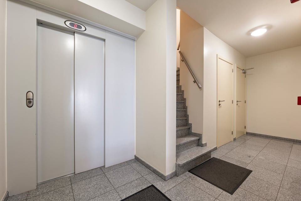 GEMEUBELD APPARTEMENT MET 2 SLAAPKAMERS TE HUUR IN HET HARTJE VAN SINT-TRUIDEN foto 4