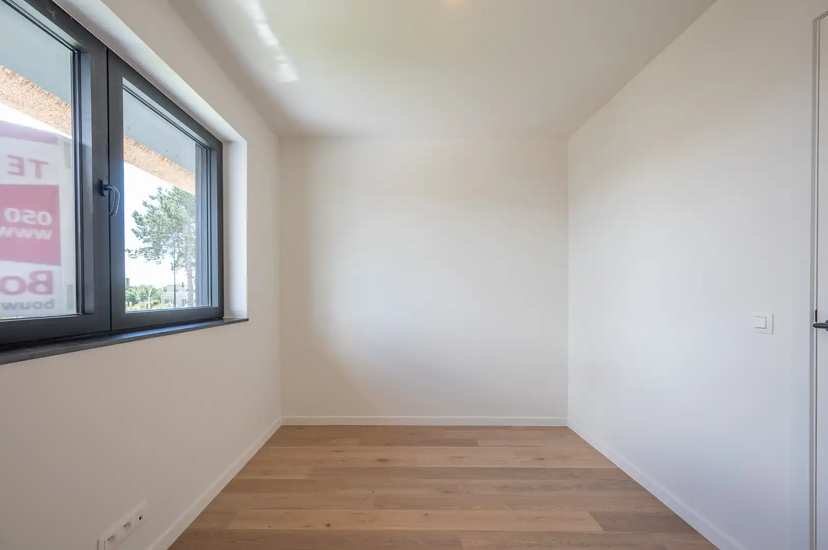 Prachtige nieuwbouw villa met 5 slaapkamers gelegen in een rustige residentiële omgeving vlakbij het centrum. foto 18