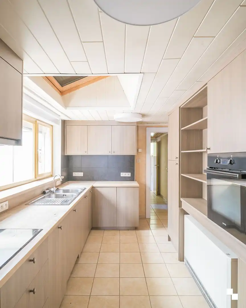 Te renoveren woning met gezellige tuin in het hart van Merelbeke foto 4