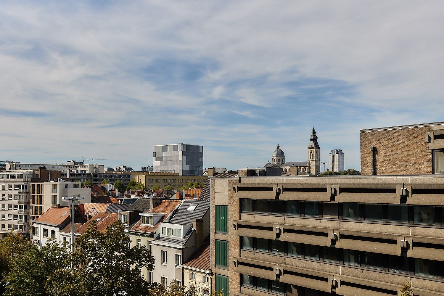 VERKOCHT. Hoogwaardig en bijzonder elegant gerenoveerd appartement met 2 terrassen foto 28