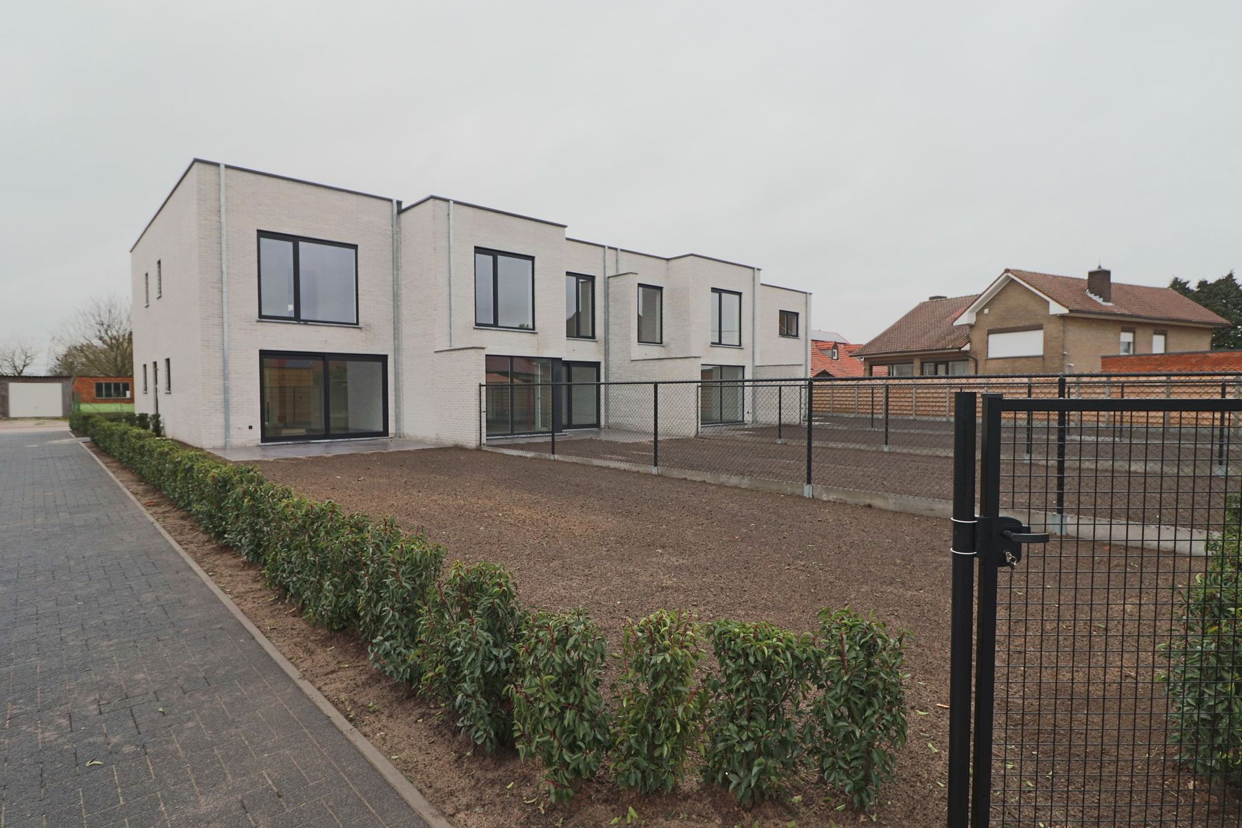 Halfopen woning met 3 slaapkamers en carport/fietsenberging op perceel van ca 320m² foto 25