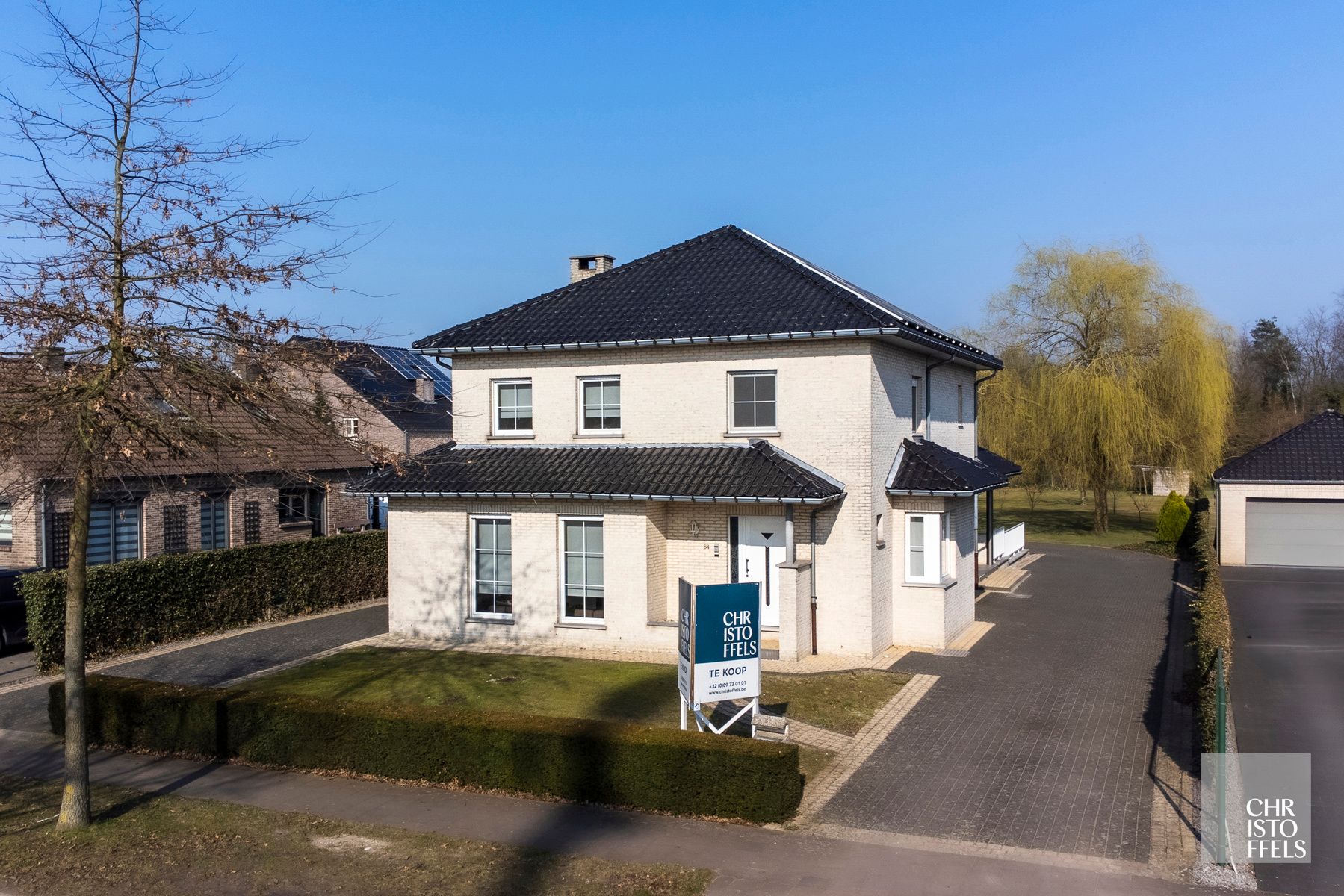 Ruime karakteristieke woning op een aangenaam perceel foto 2