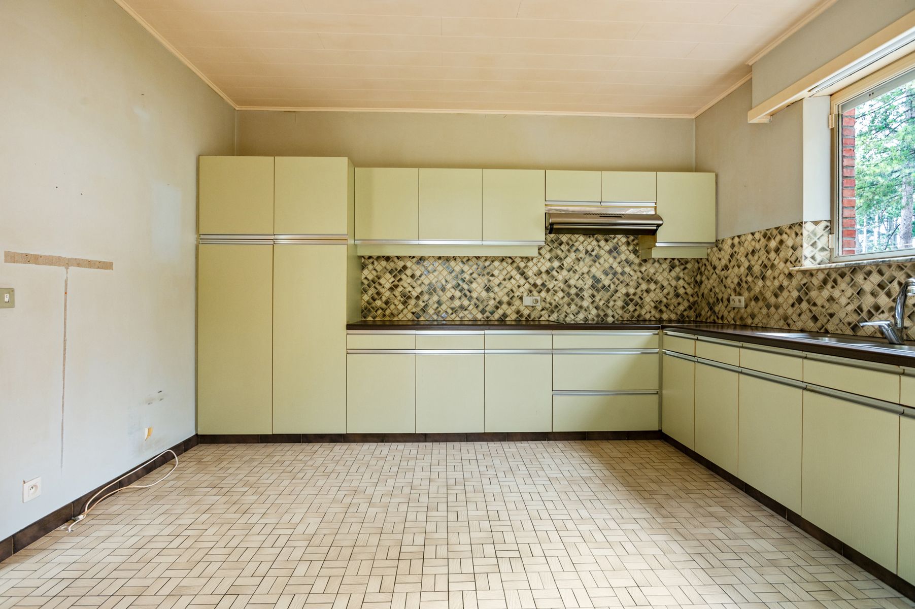 Gelijkvloerse villa met 3 slks op 2800m2 grond foto 12