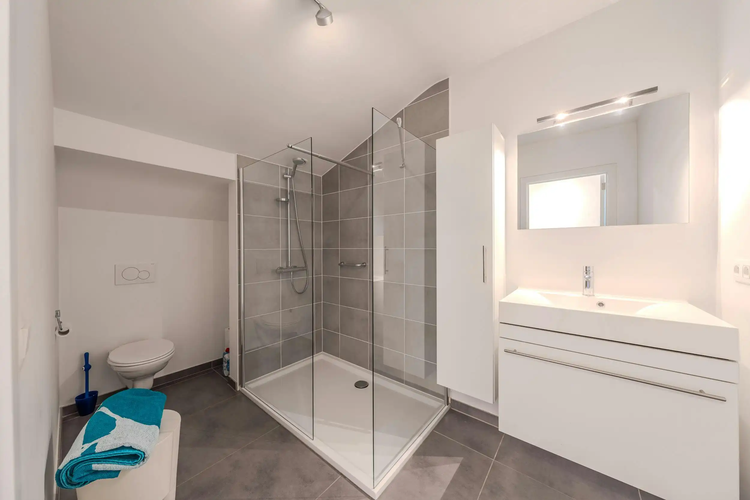 Instapklaar appartement vlak achter de vernieuwde Zeedijk! foto 14