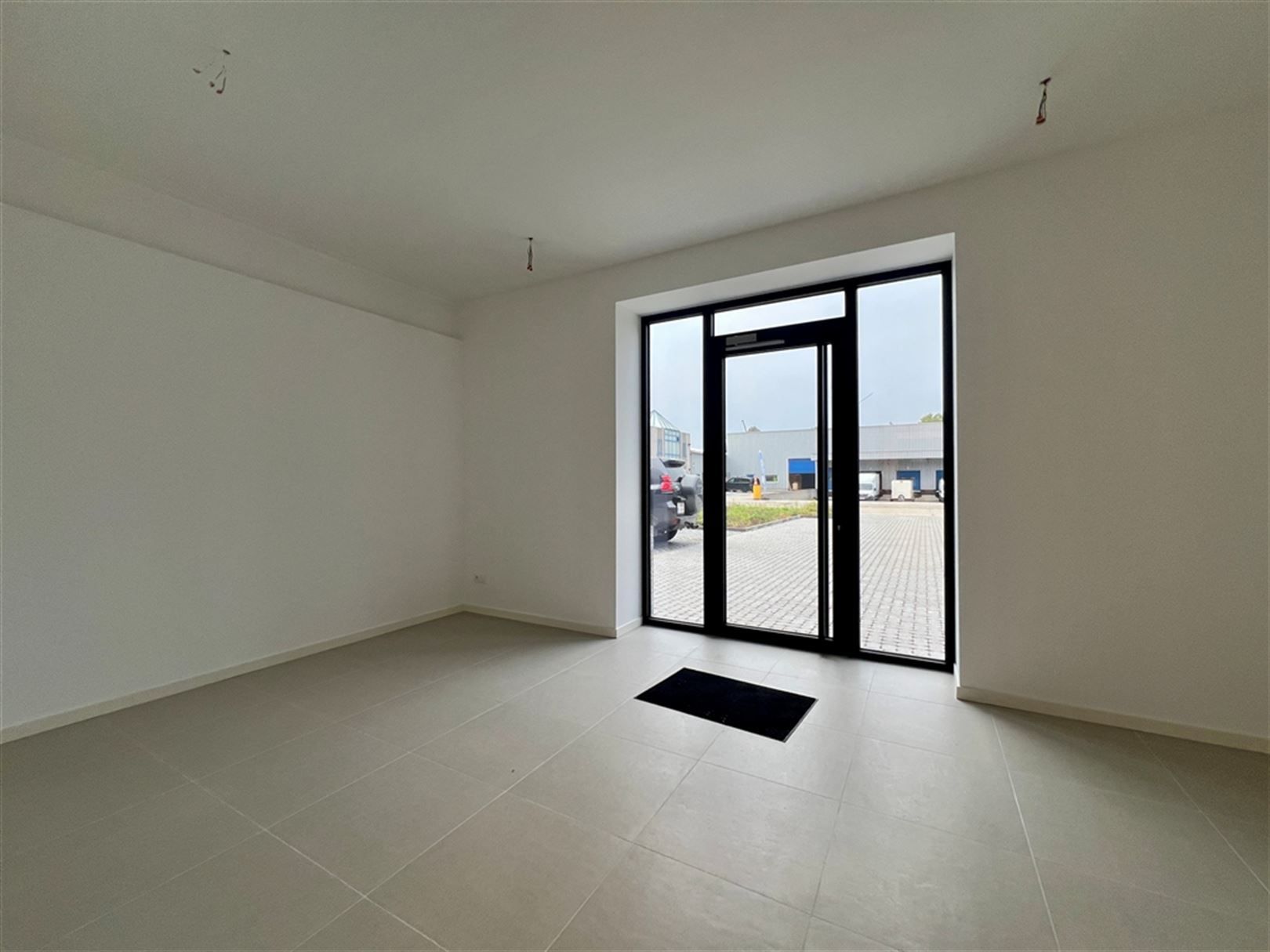Nieuwbouw magazijn met kantoren in Lokeren foto 8