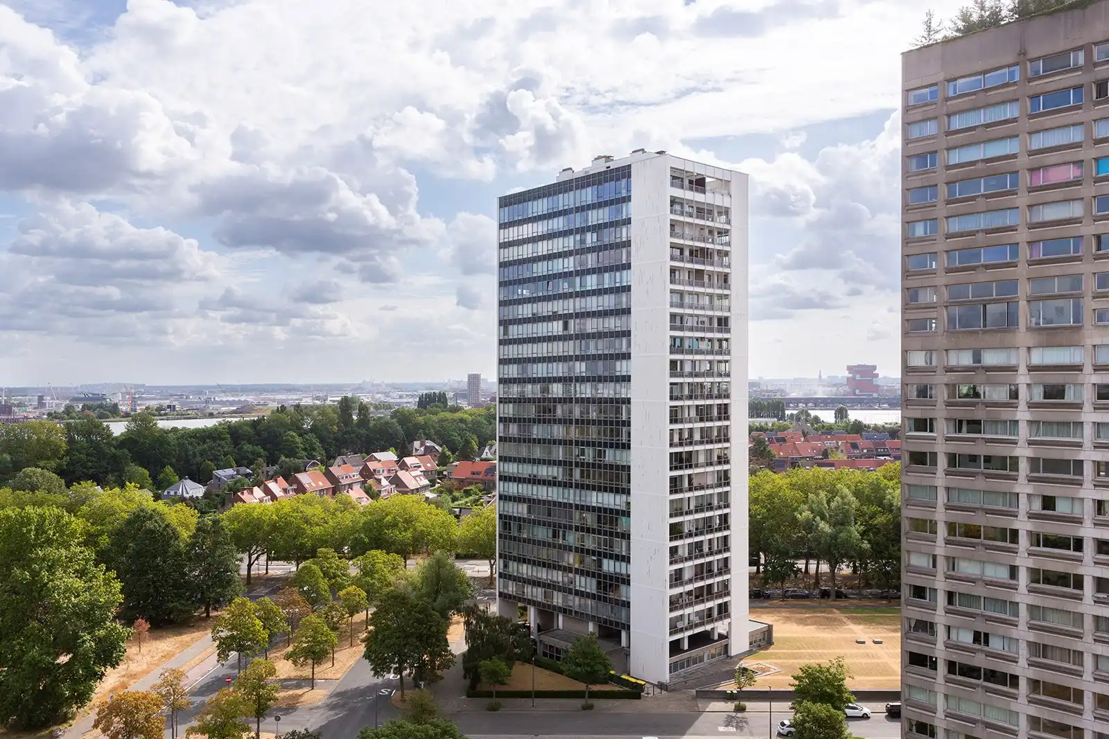 Lichtrijk 2-slaapkamerappartement met ruim terras en panoramisch uitzicht foto 28