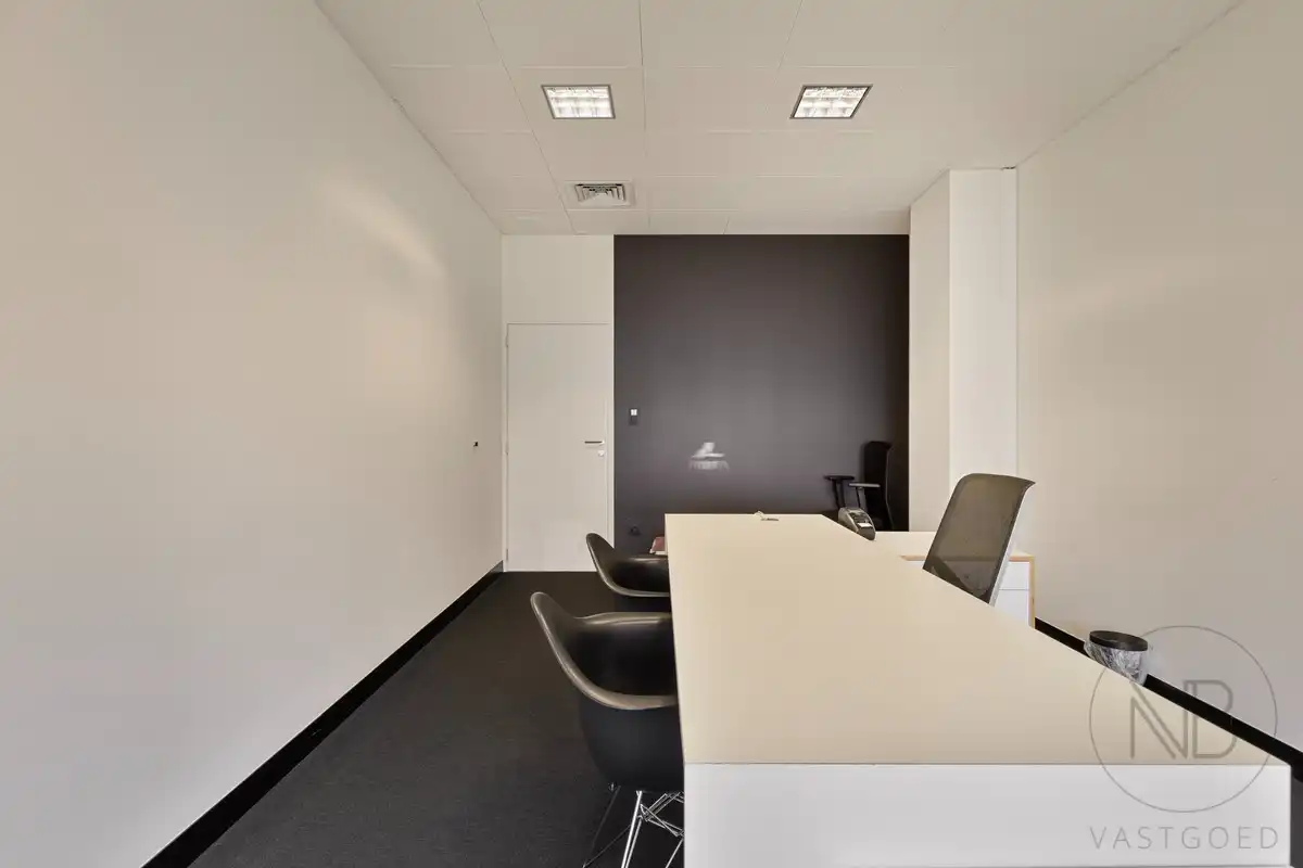 Instapklare en goed gelegen kantoorruimte foto 34