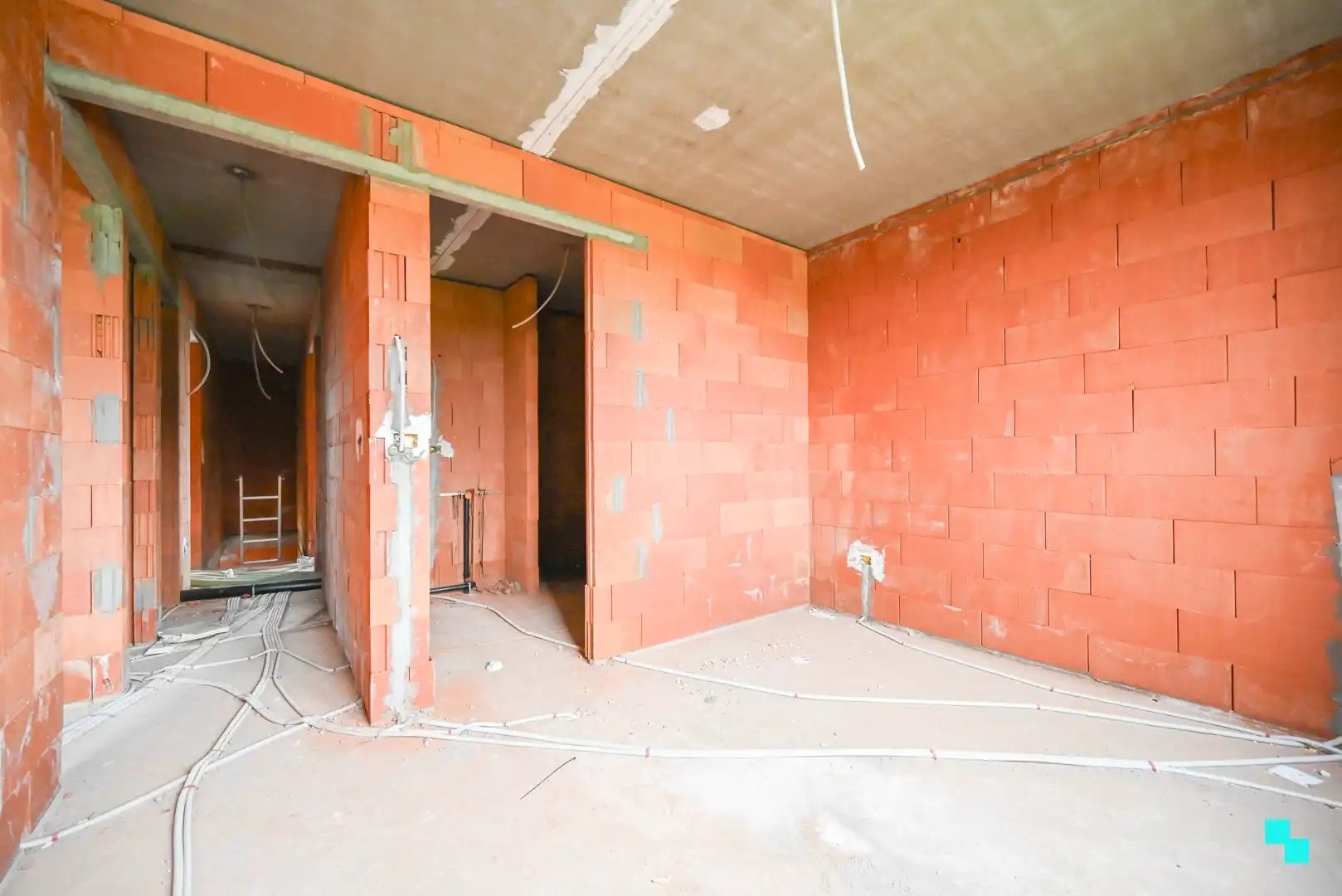 Halfopen nieuwbouwwoning met landelijke verzichten foto 15