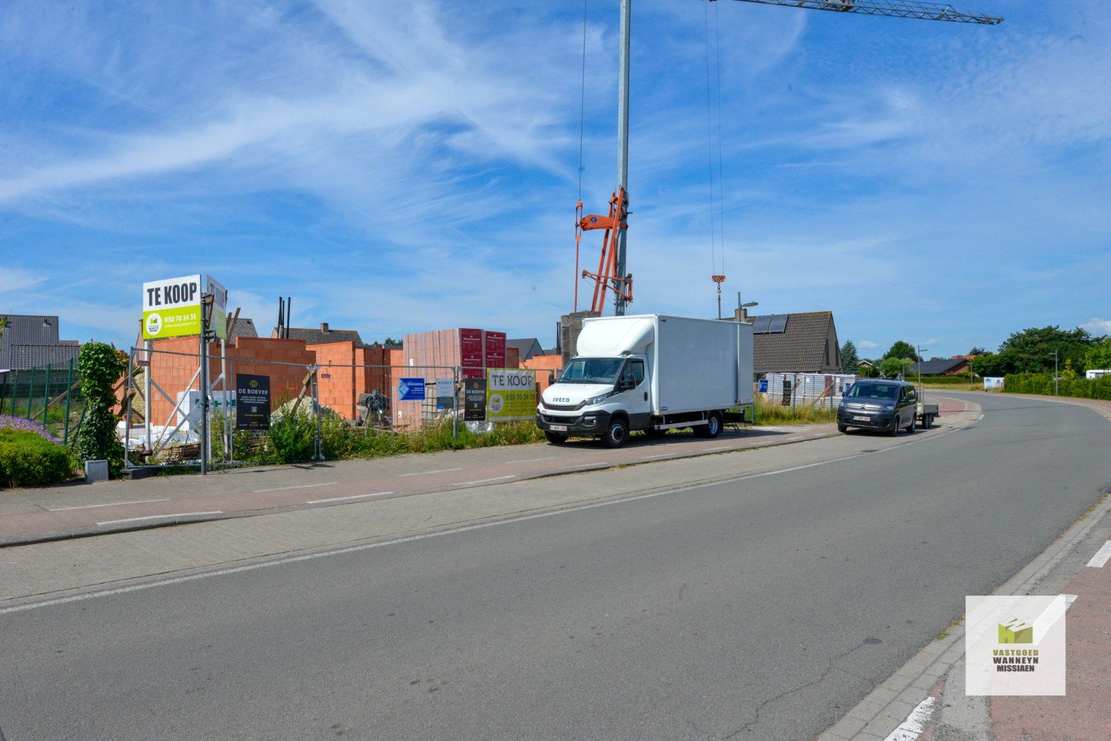 Tijdloze halfopen nieuwbouwwoning met 3 slaapkamers + gelijkvloerse slaapkamer op 428 m2 foto 3