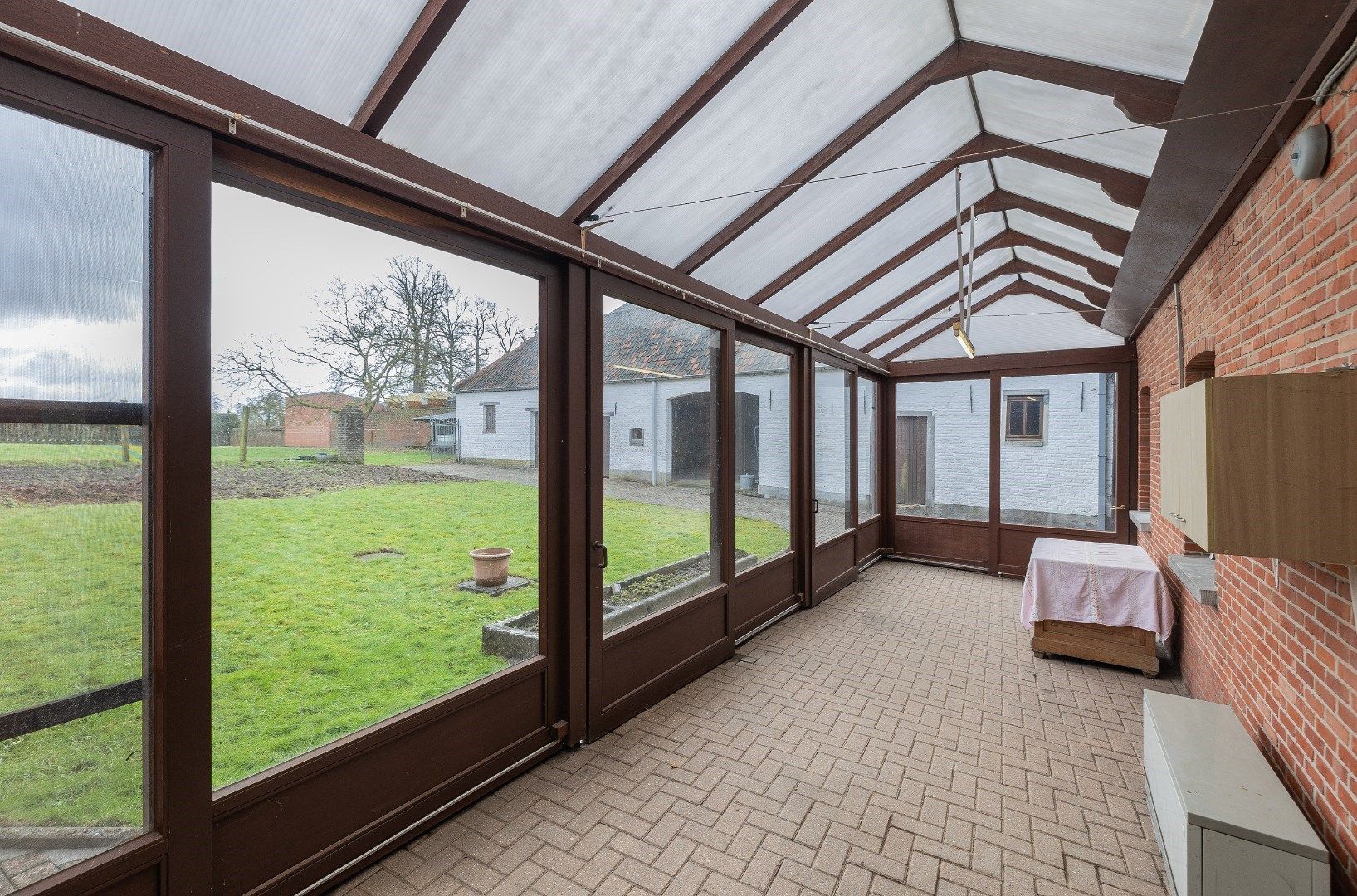 Unieke hoeve in de dorpskern van Steenhuize foto 9