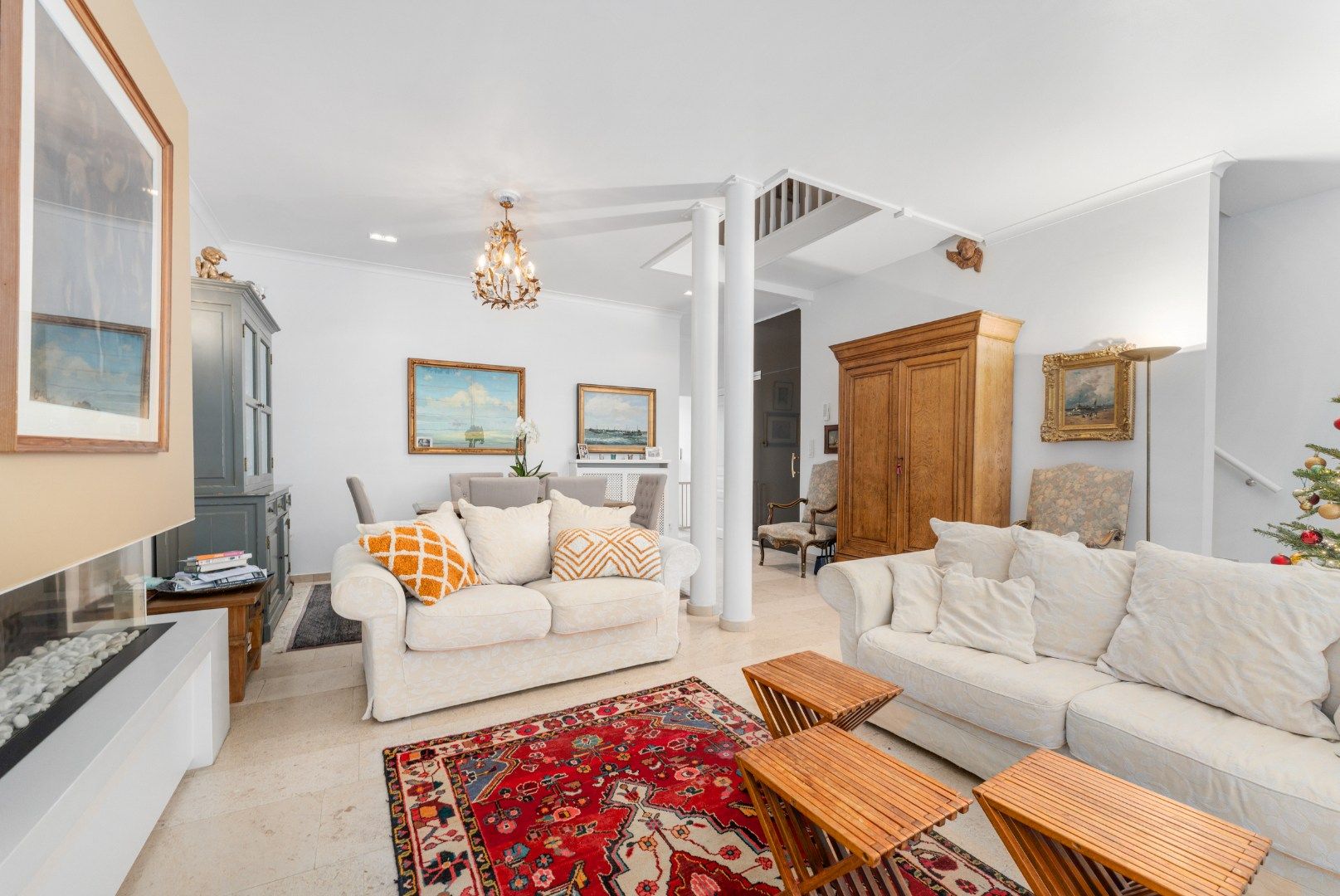 Ruime gezinswoning met inpandige garage en gezellige tuin. foto 3