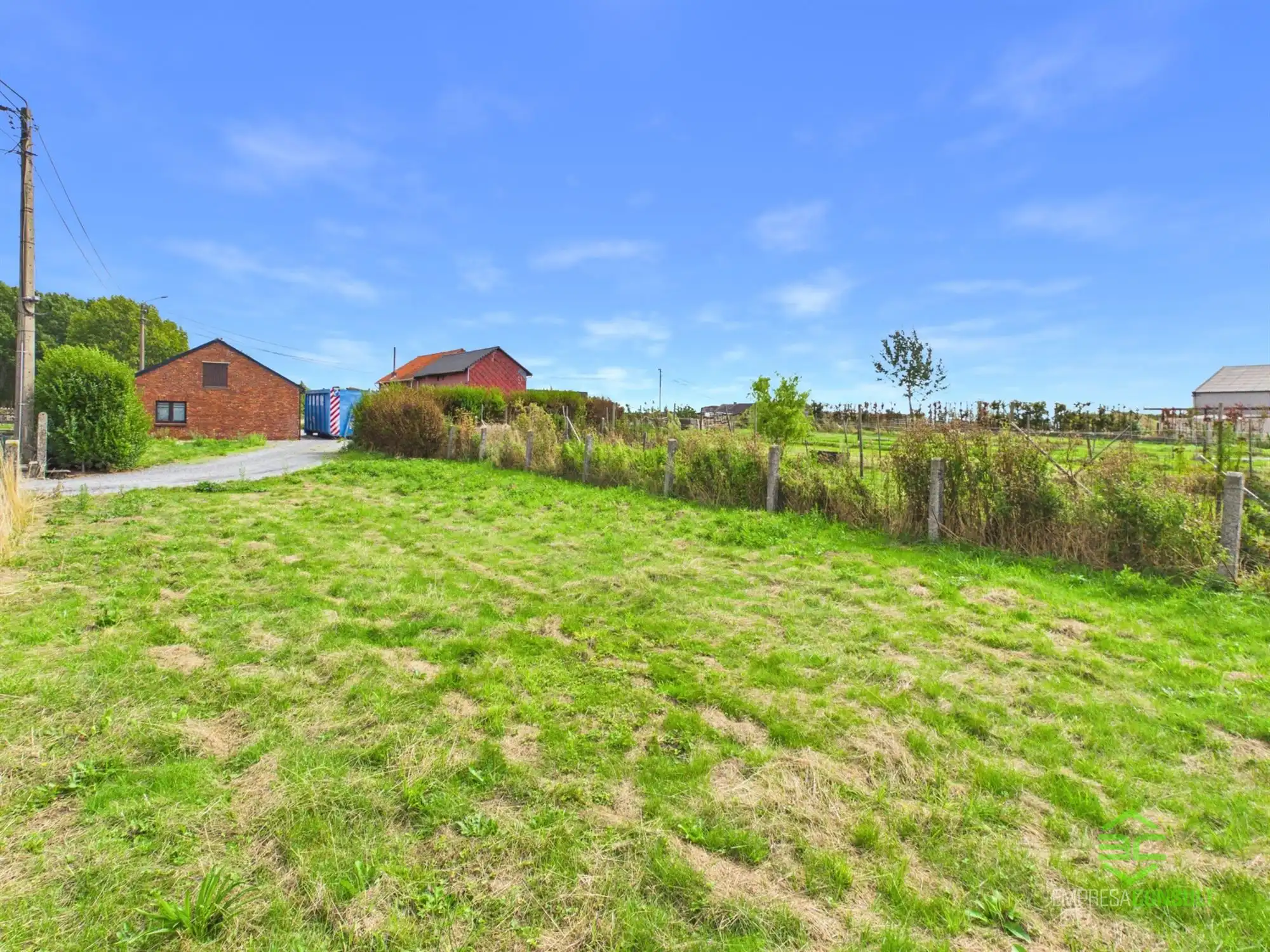 Te renoveren rustig gelegen woning op 20a 8ca! foto 4
