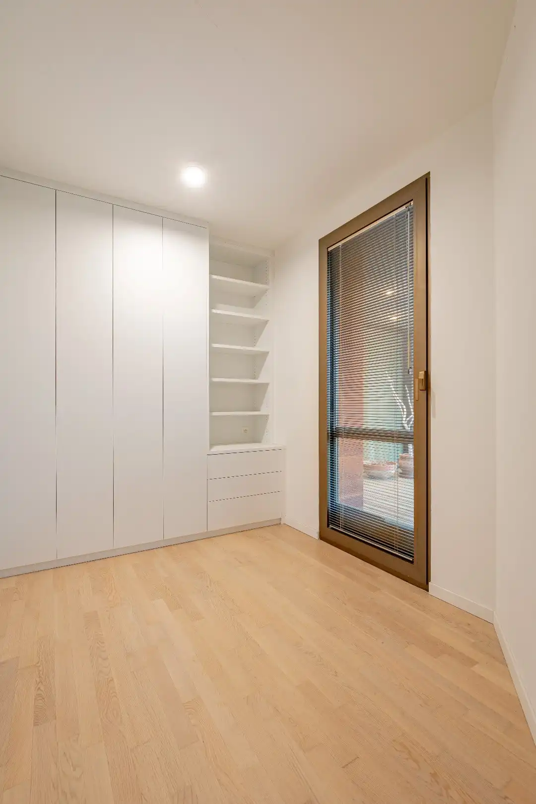 Gemeubeld 2-slaapkamer appartement aan de Vaartkom! foto 10