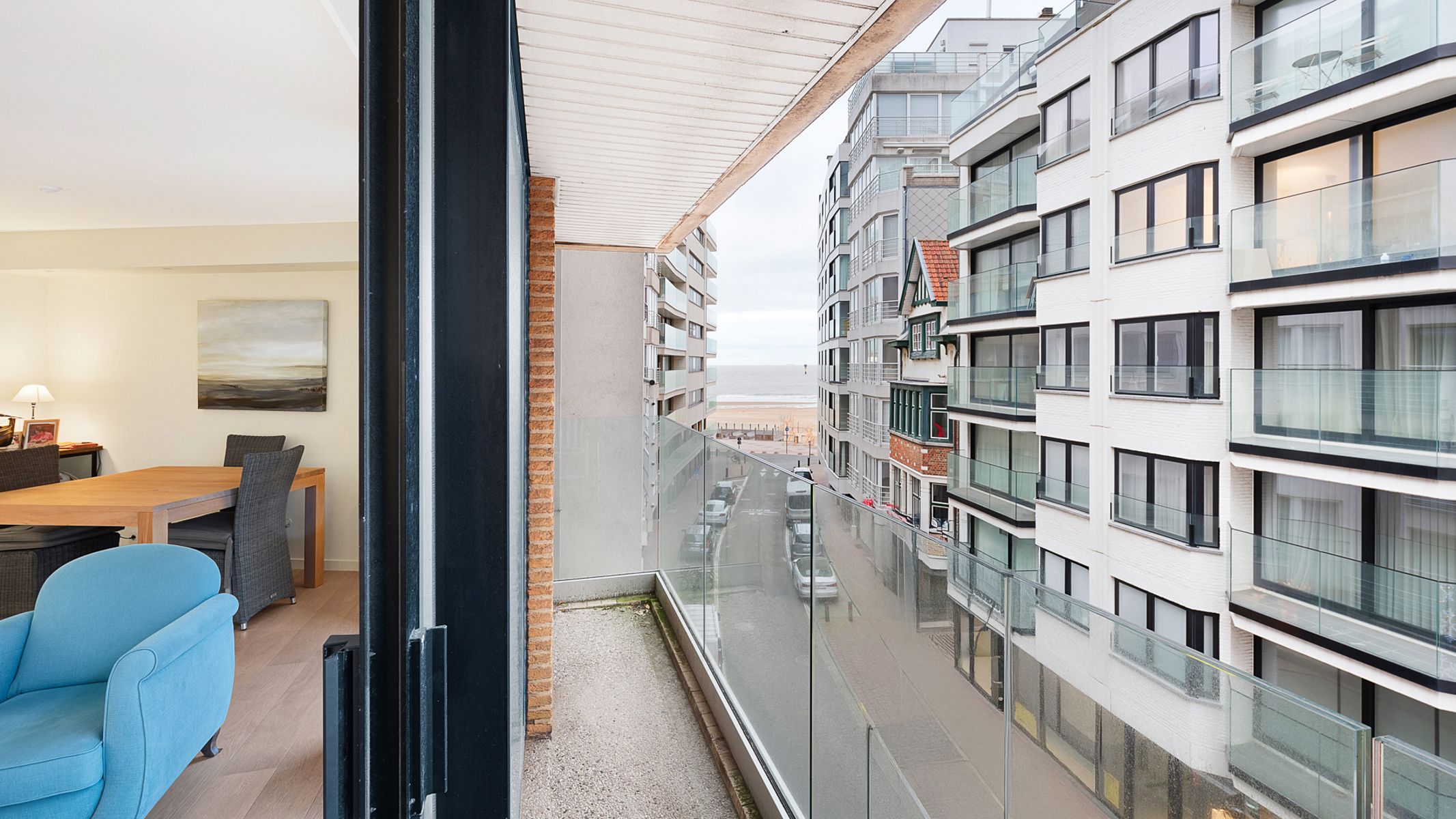 appartement in het Zoute met breed zijdelings zeezicht foto 4