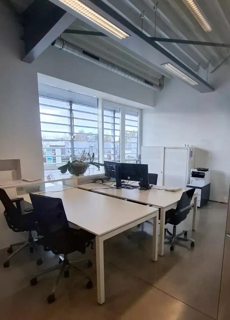 Magazijn met showroom te huur foto 6