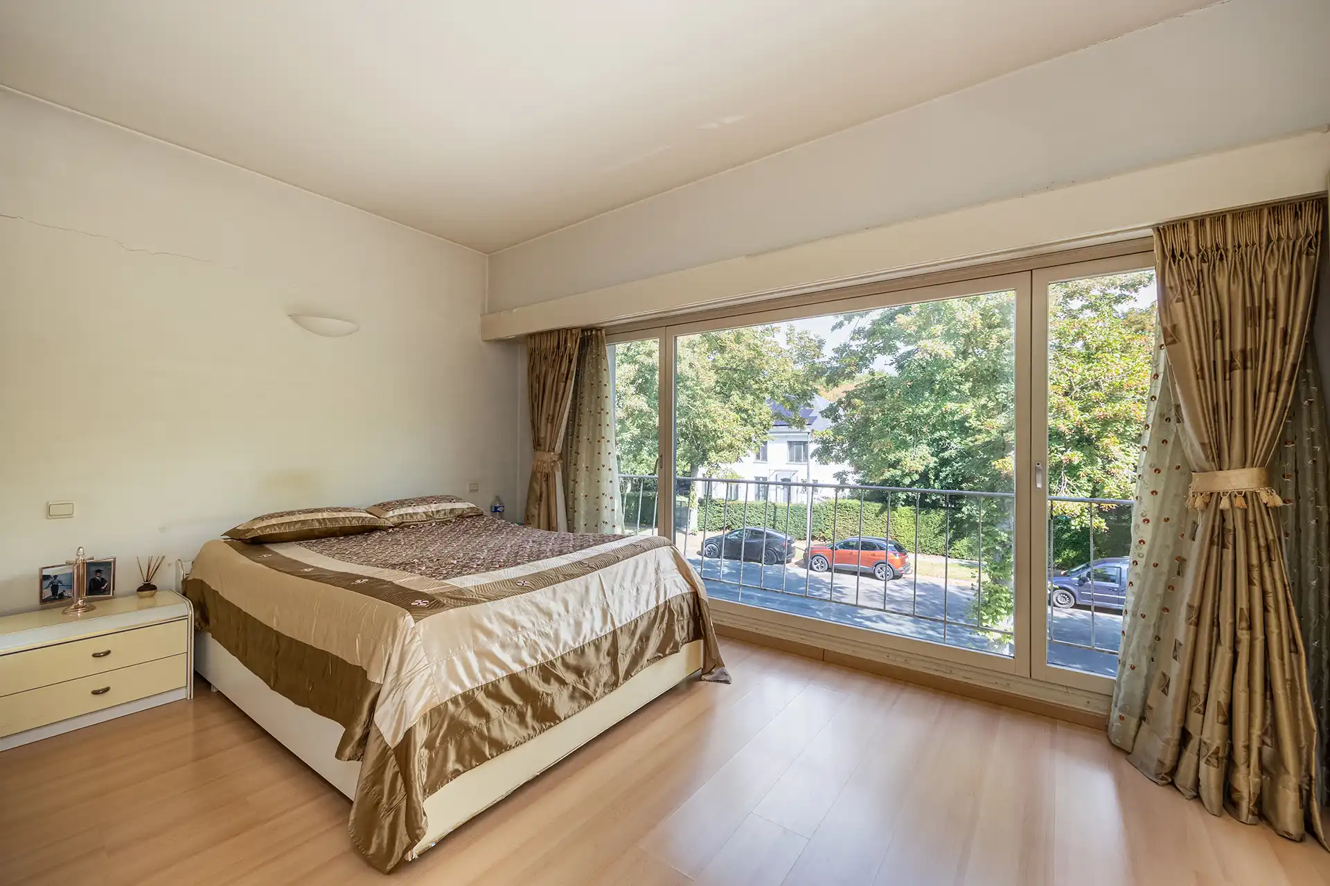 Ruime villa met 4 slpk's en 3 badkamers op toplocatie foto 25